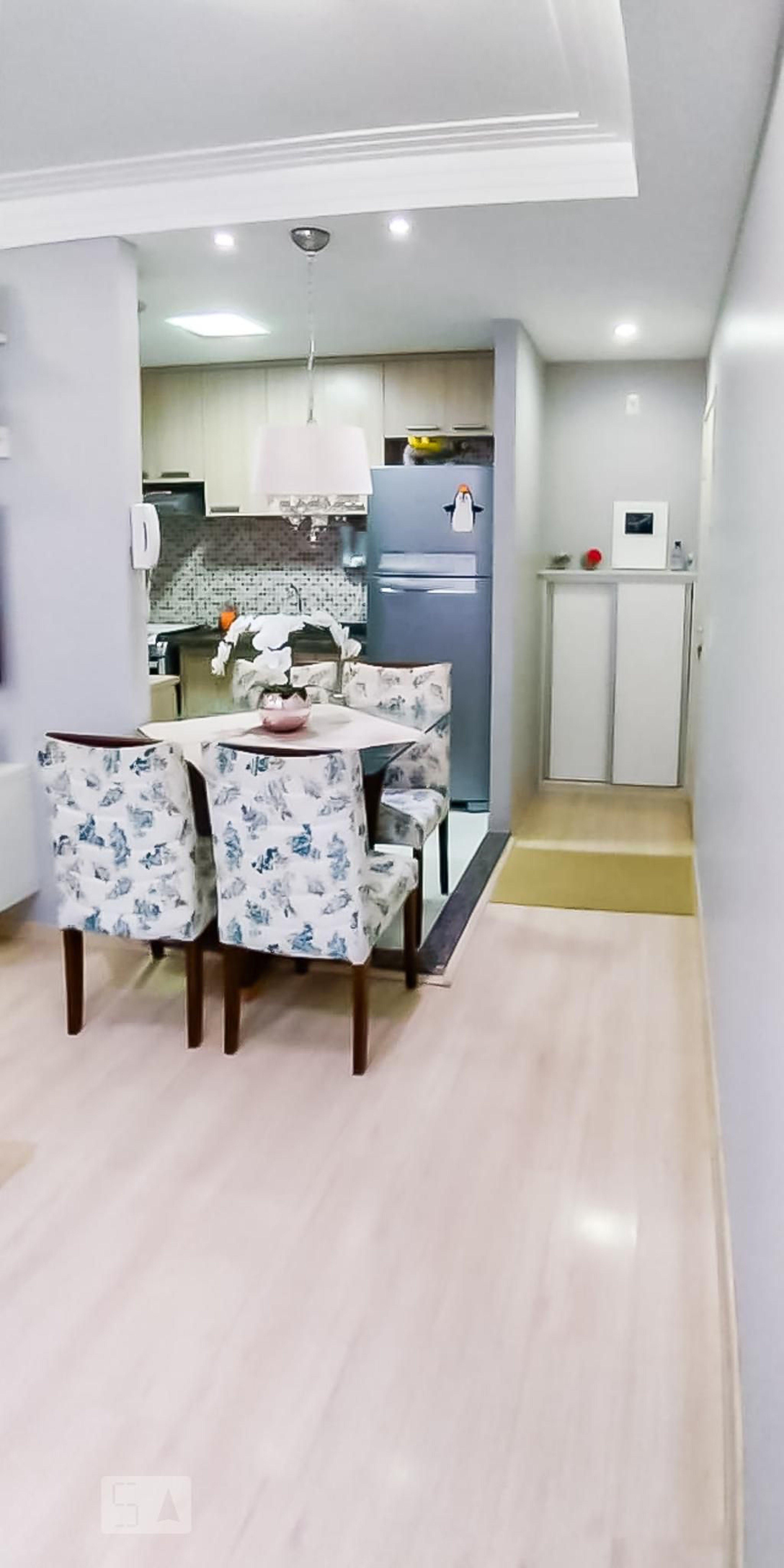 Entrada Condomínio em Rua Marte, 429