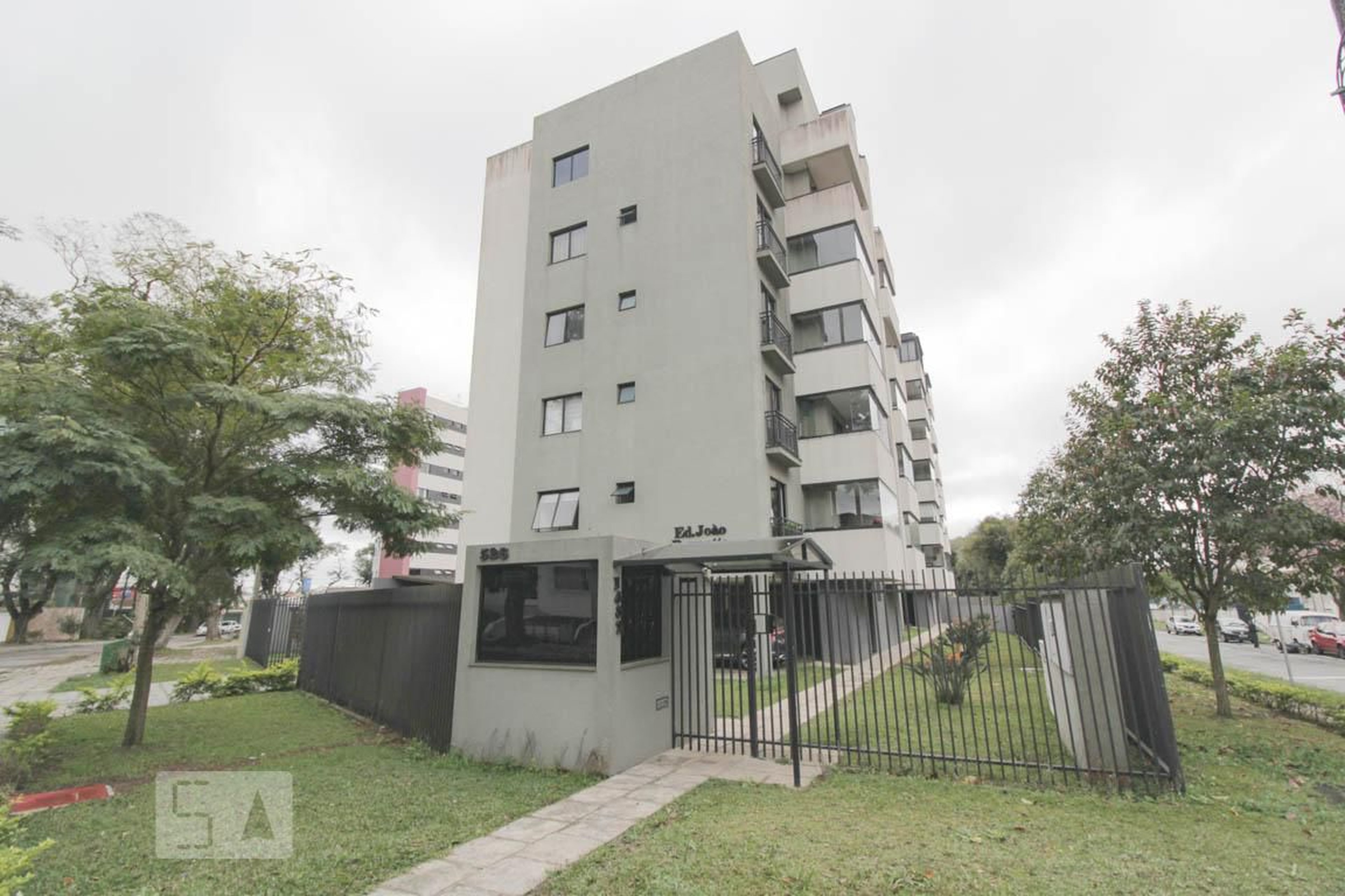 Fachada do Condomínio Condomínio em Rua Tamoios, 1432