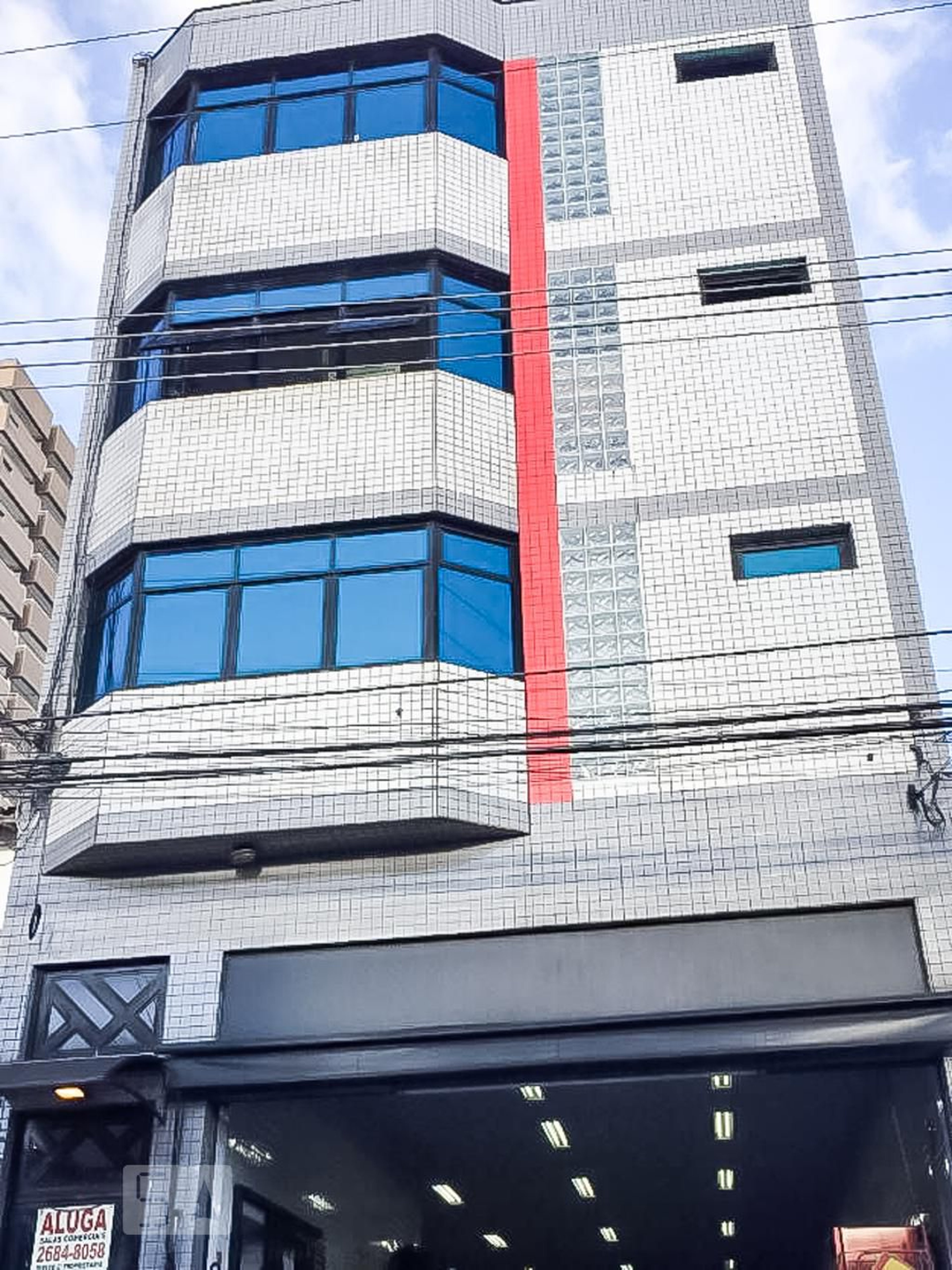 Fachada do Prédio Condomínio em Rua Embiruçú, 85