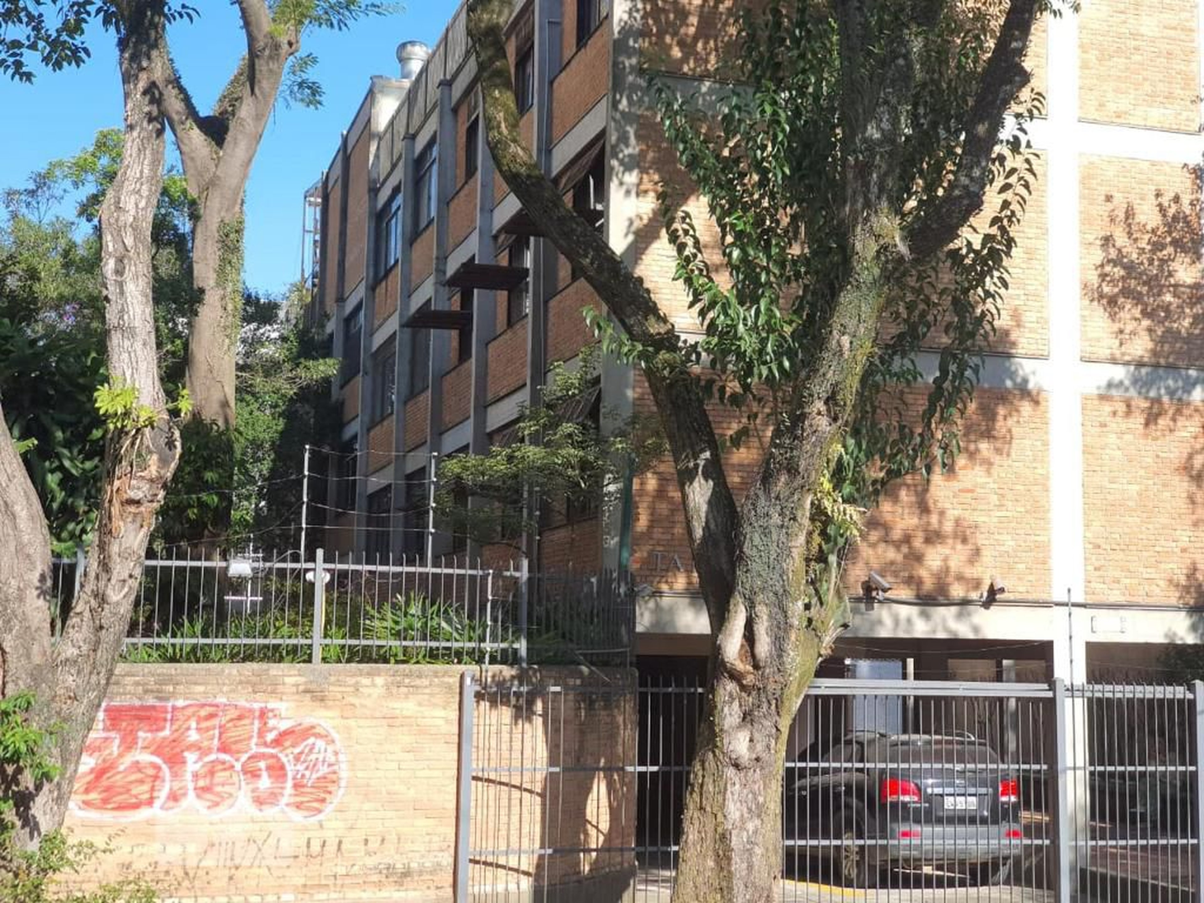 Fachada Condomínio em Rua Amália de Noronha, 277