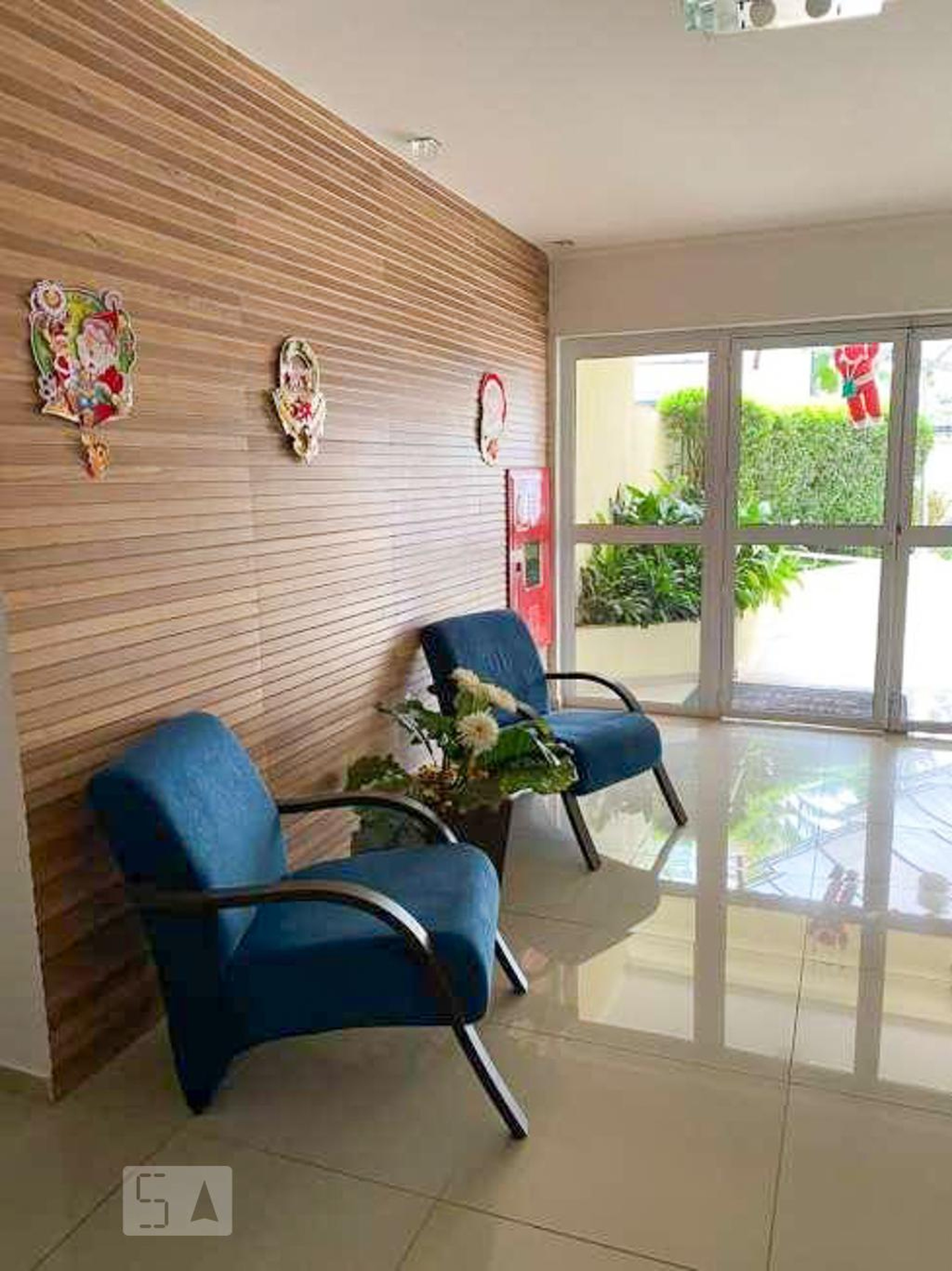 Hall de Entrada Condomínio em Rua Itapiru, 55