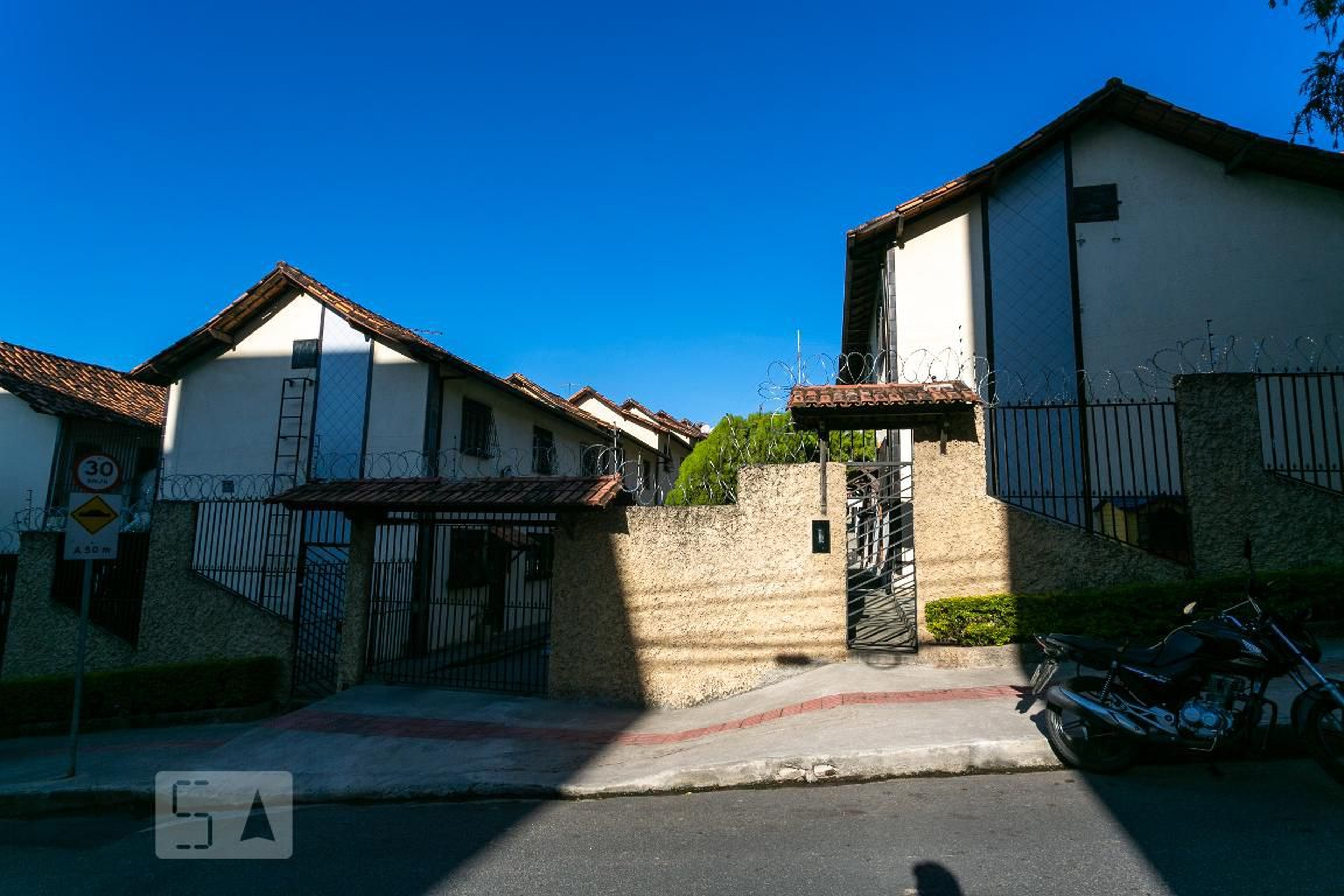 Fachada Condomínio em Rua Cláudio Gomes de Souza, 200