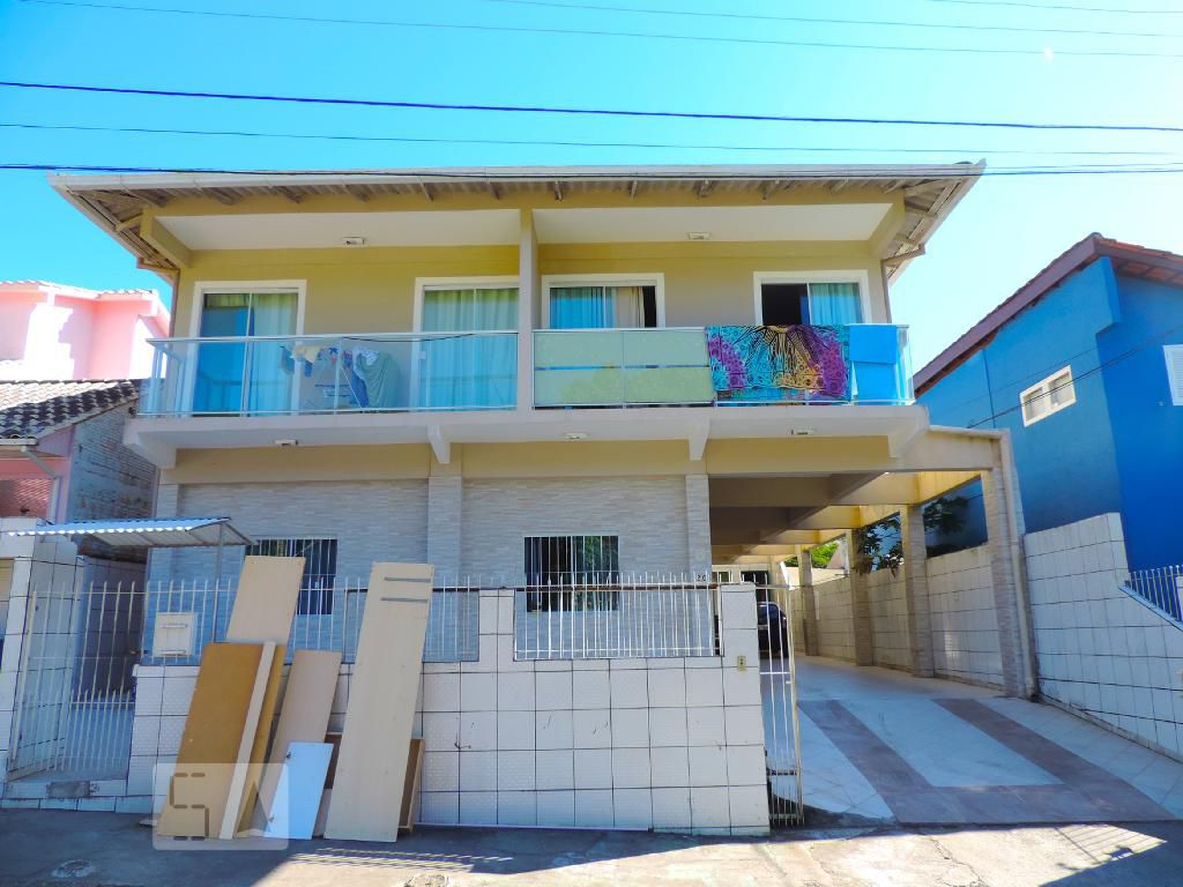 Fachada Condomínio em Rua Carlos Loureiro da Luz, 20