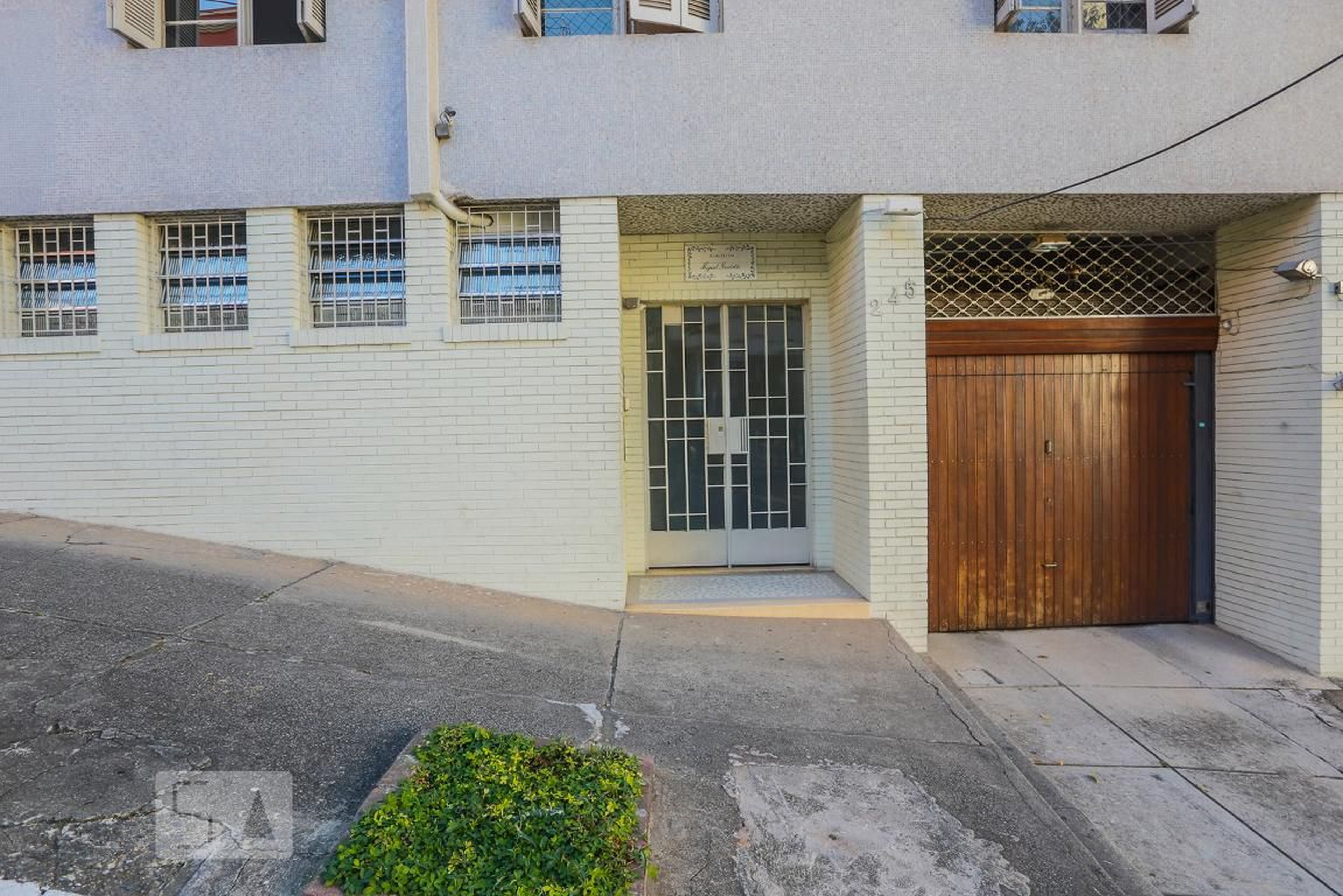 Entrada do Prédio - Miguel Guidotti