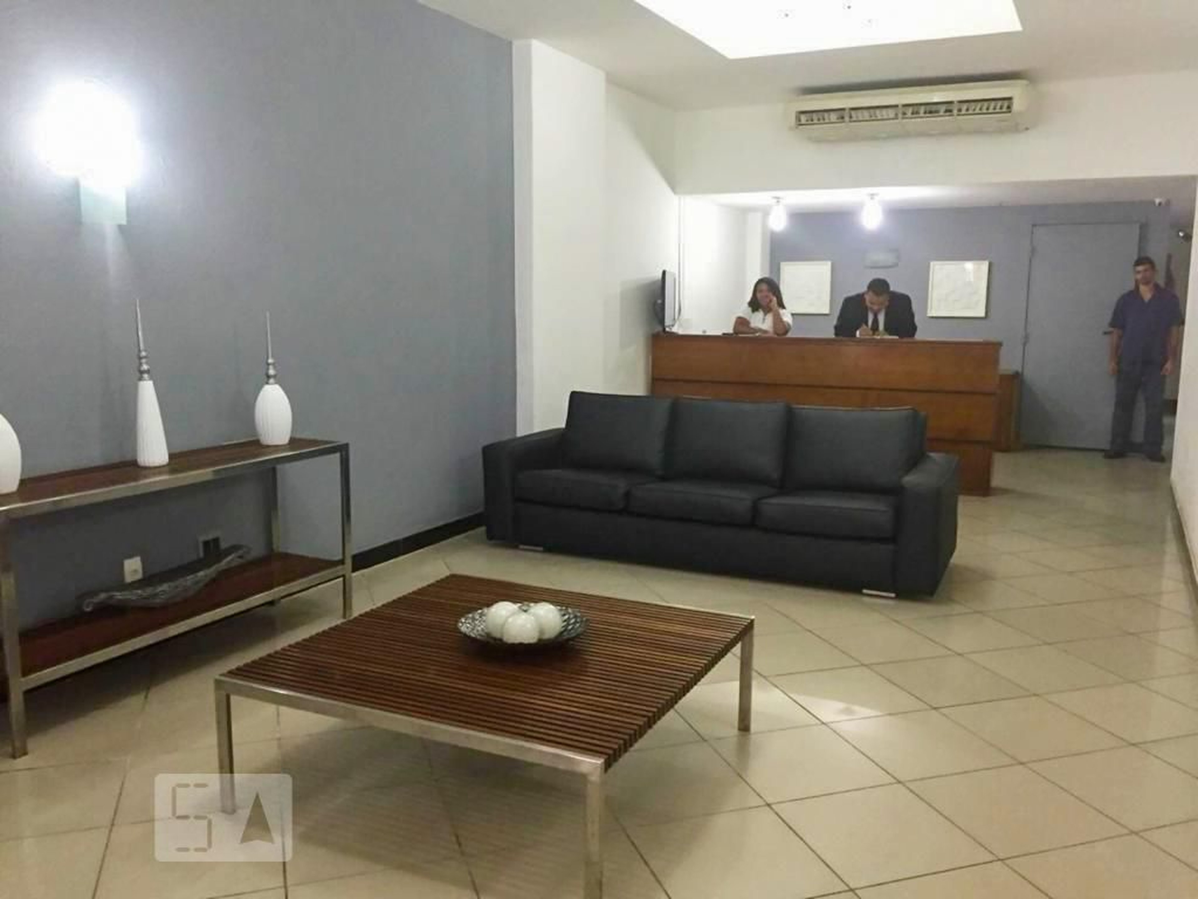 Hall Social Condomínio em Rua Francisco Otaviano, 154