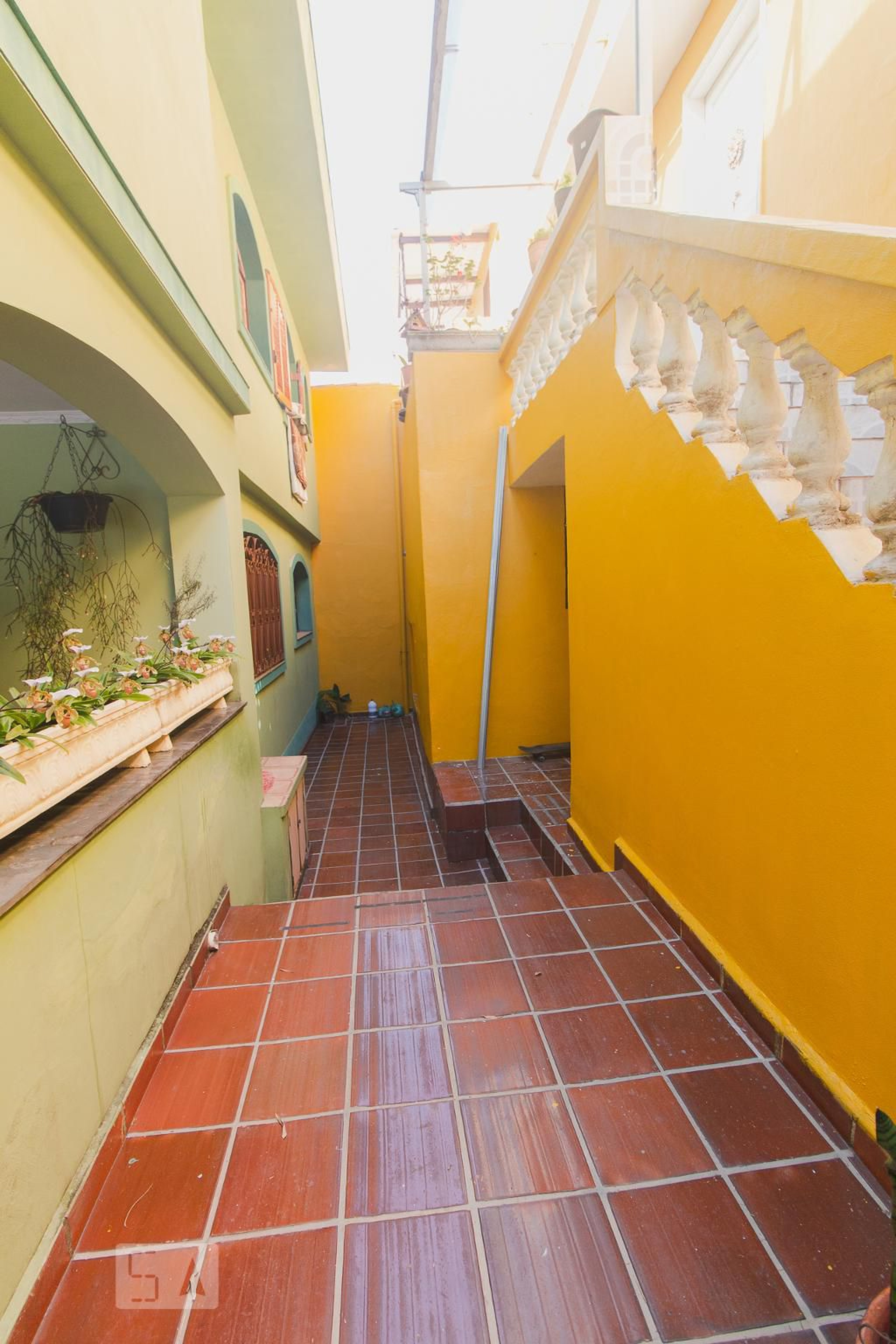 Entrada Condomínio em Rua das Gilias, 117