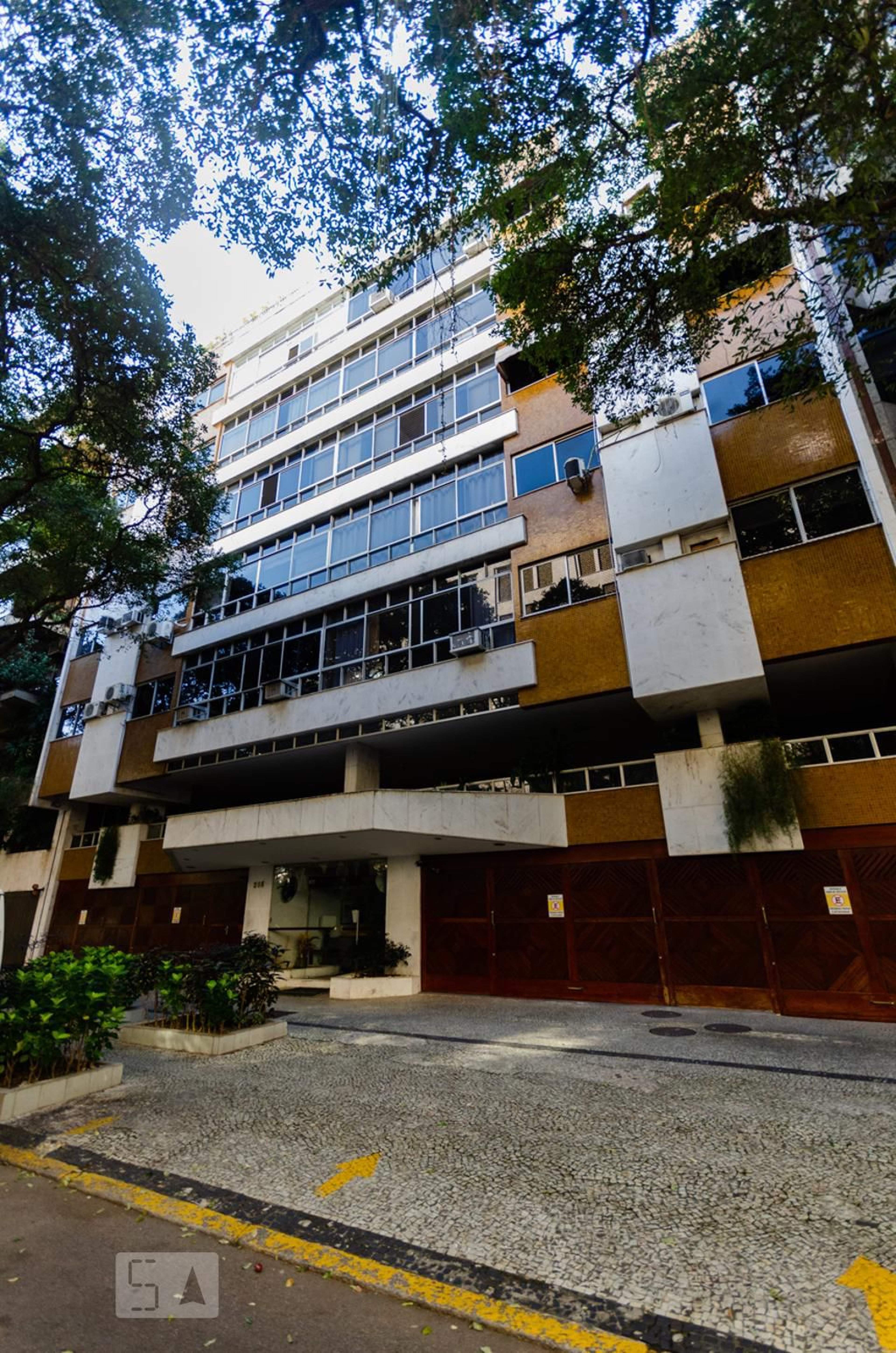 Fachada Condomínio em Rua Nascimento Silva, 208