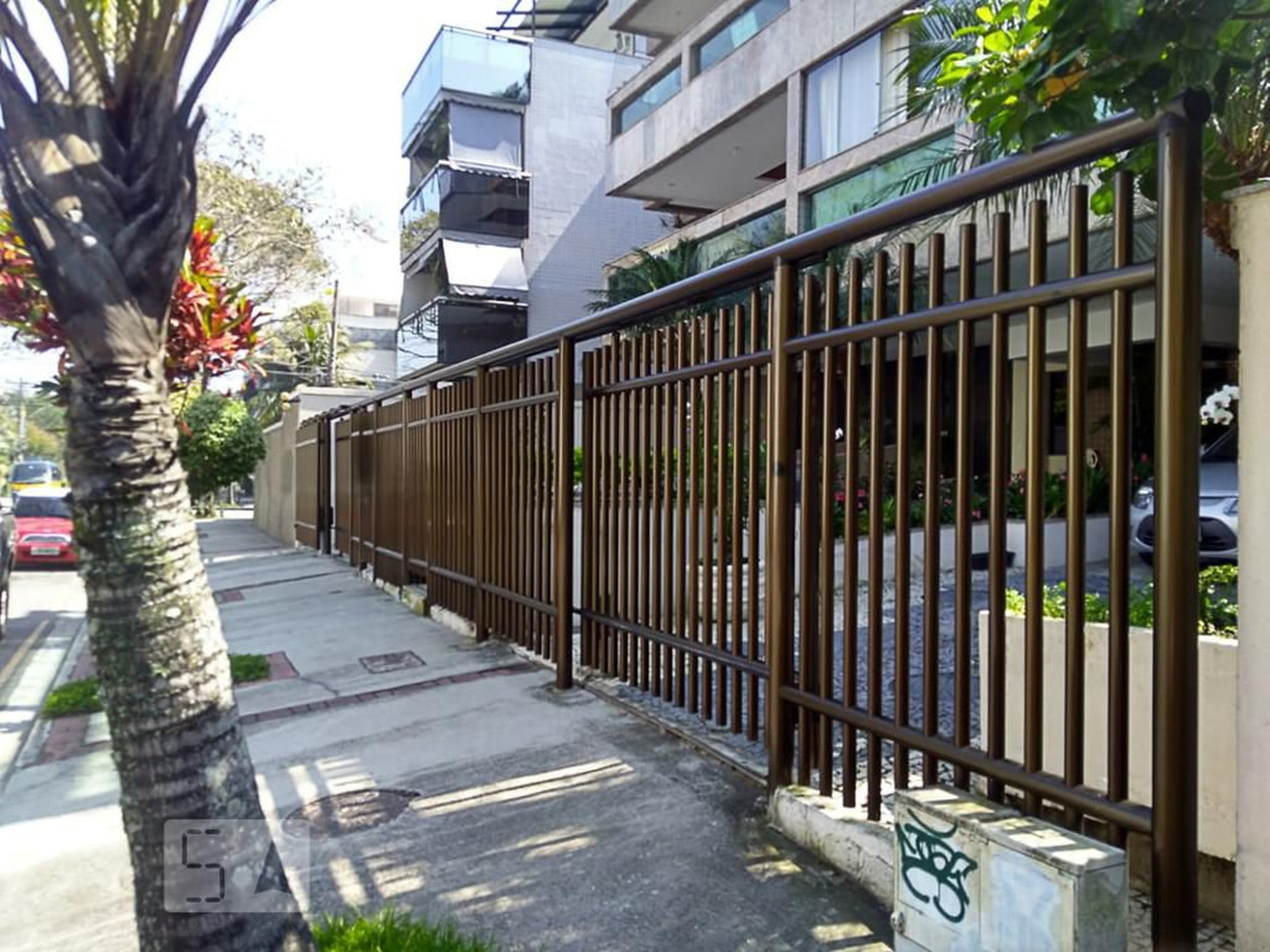 Entrada - Prédio de 3 Andares