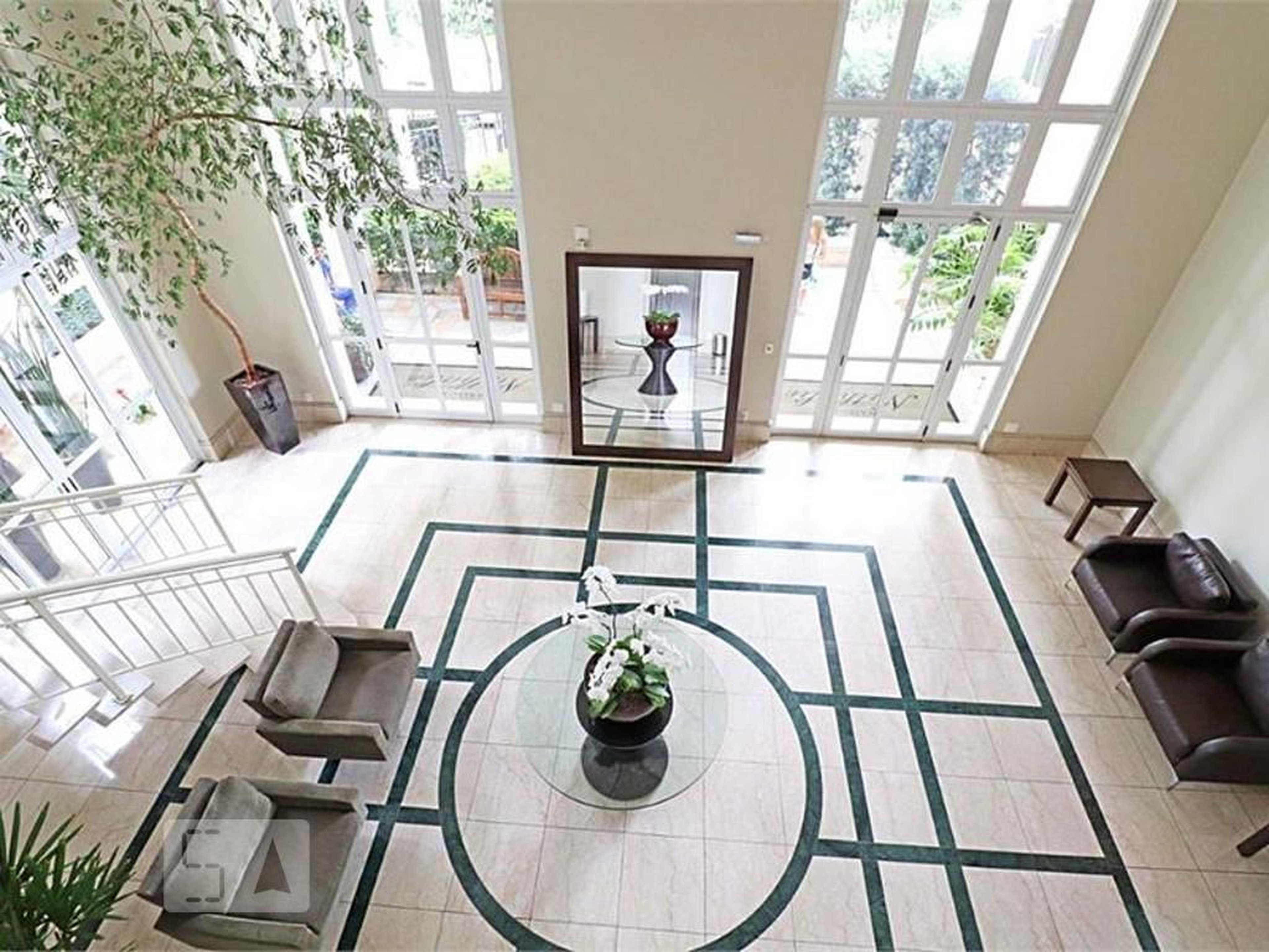 Hall de Entrada Condomínio em Rua Tupi, 280