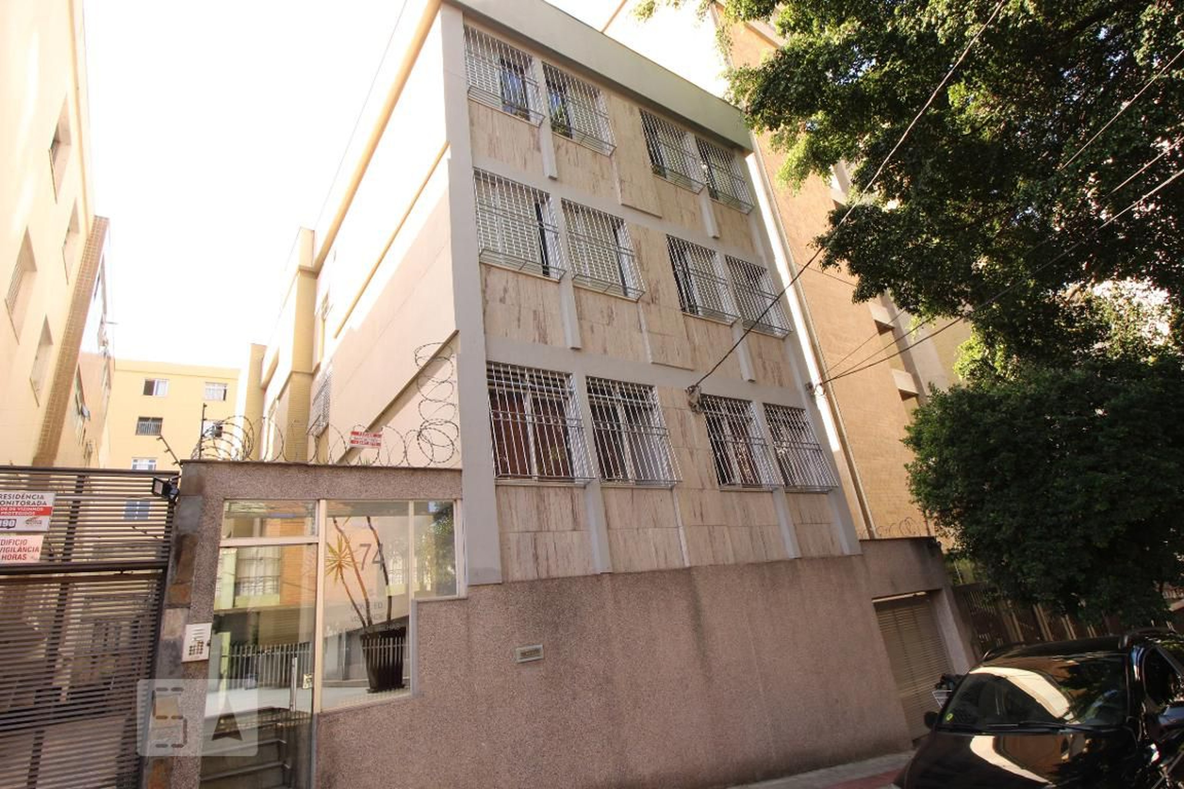 Fachada Condomínio em Rua Visconde do Rio das Velhas, 74