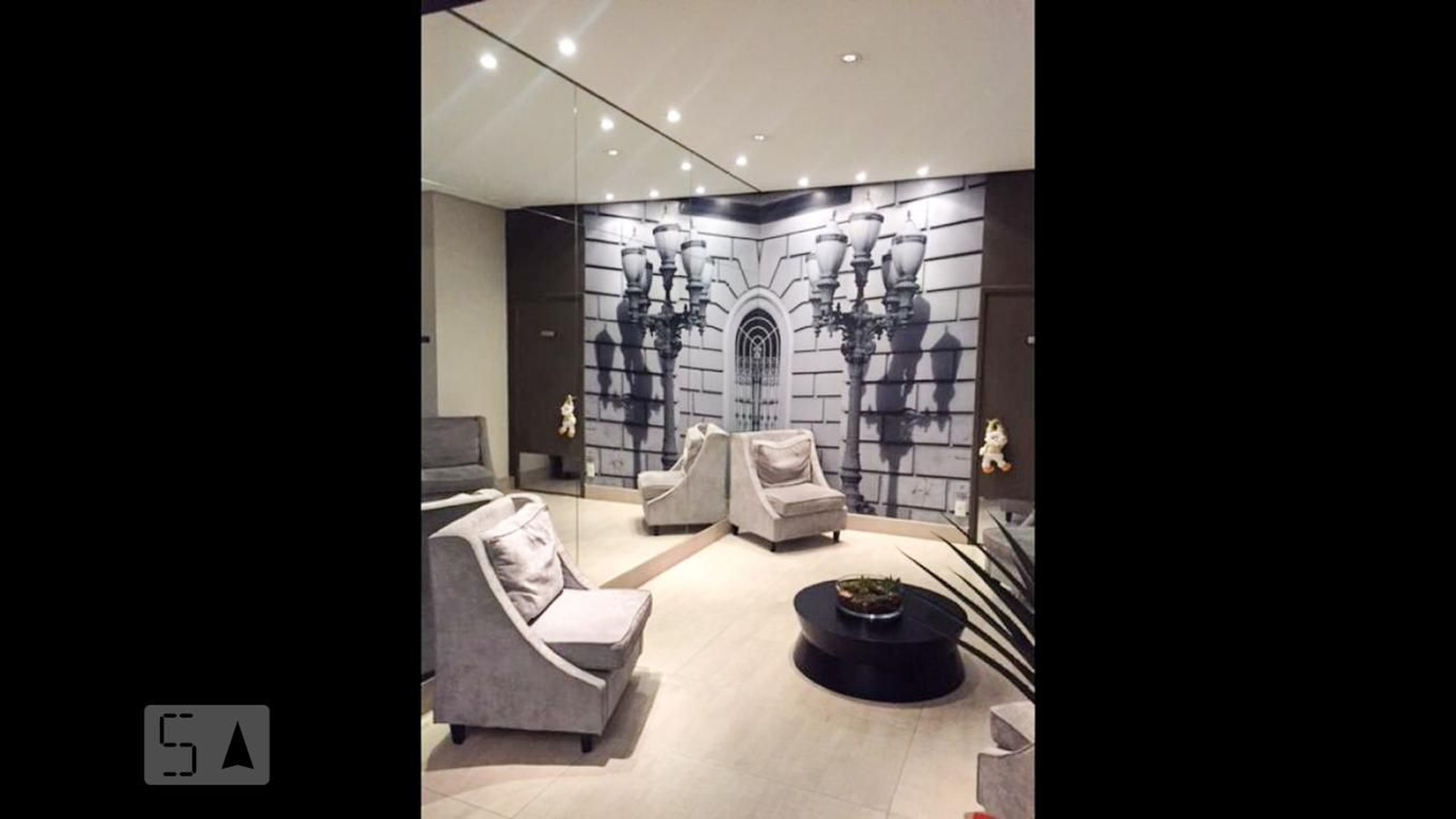 Hall - Uptown Arouche