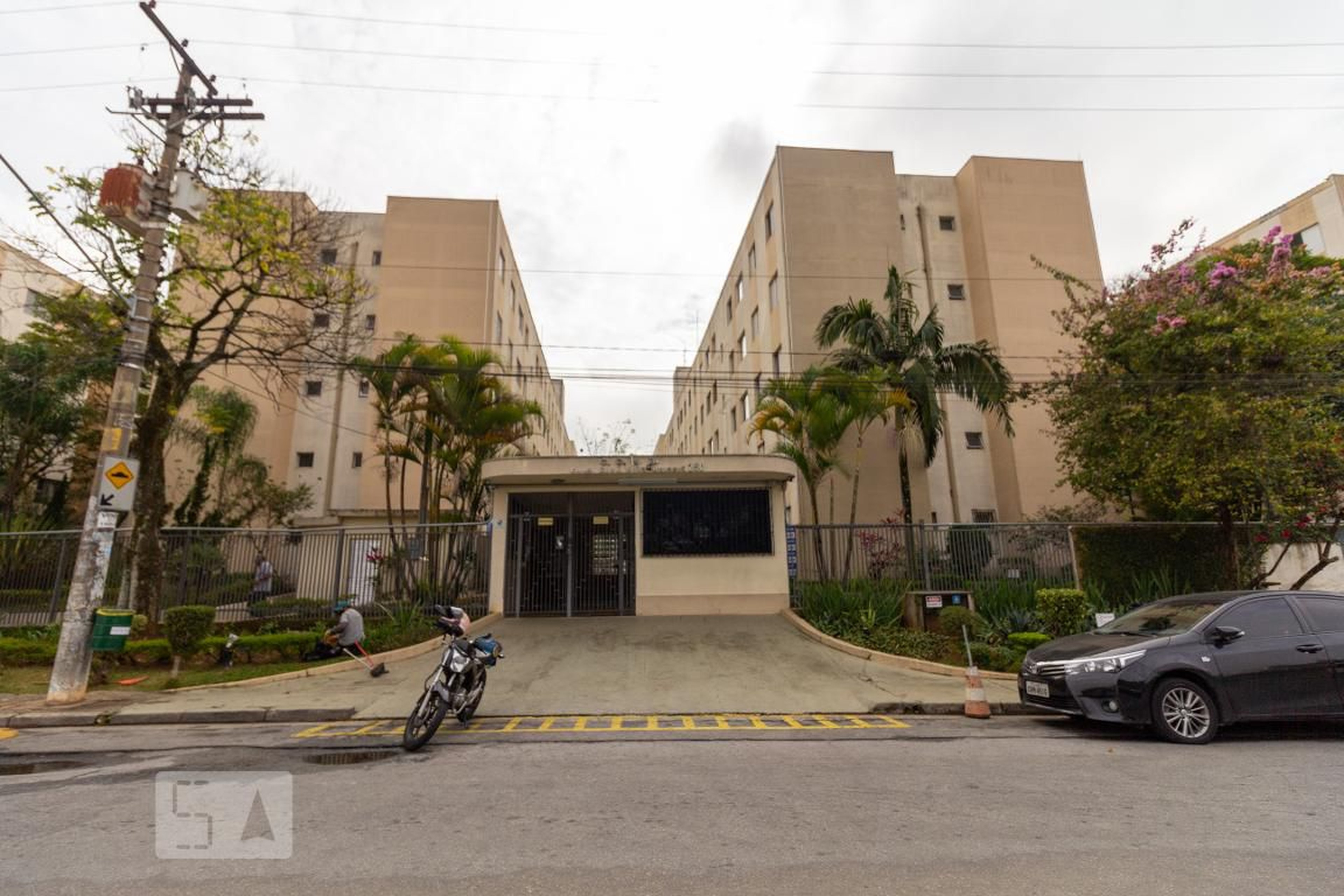 Fachada Condomínio em Rua Conde Luiz Eduardo Matarazzo, 255