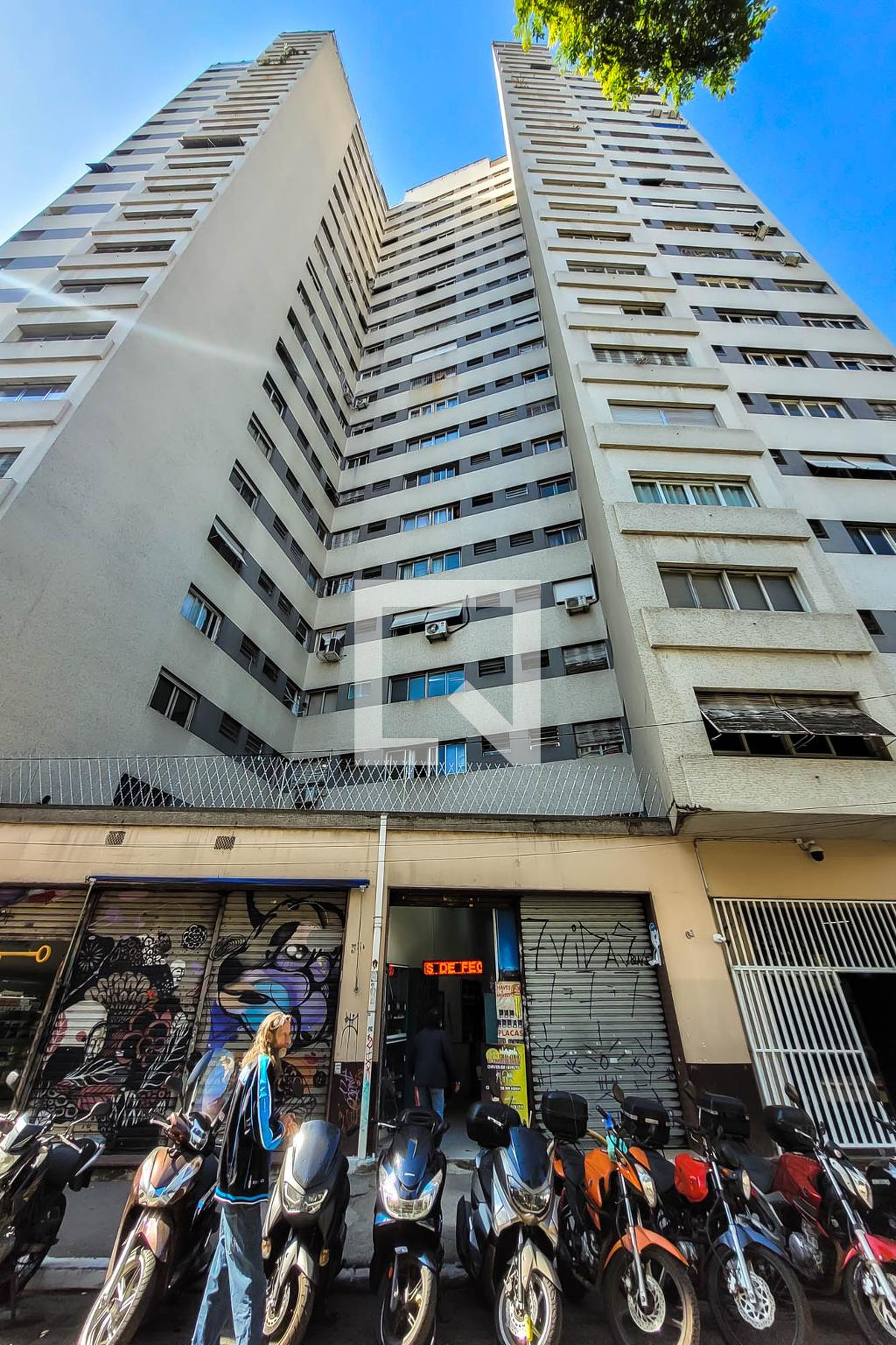 Fachada Condomínio em Rua Álvares Machado, 41