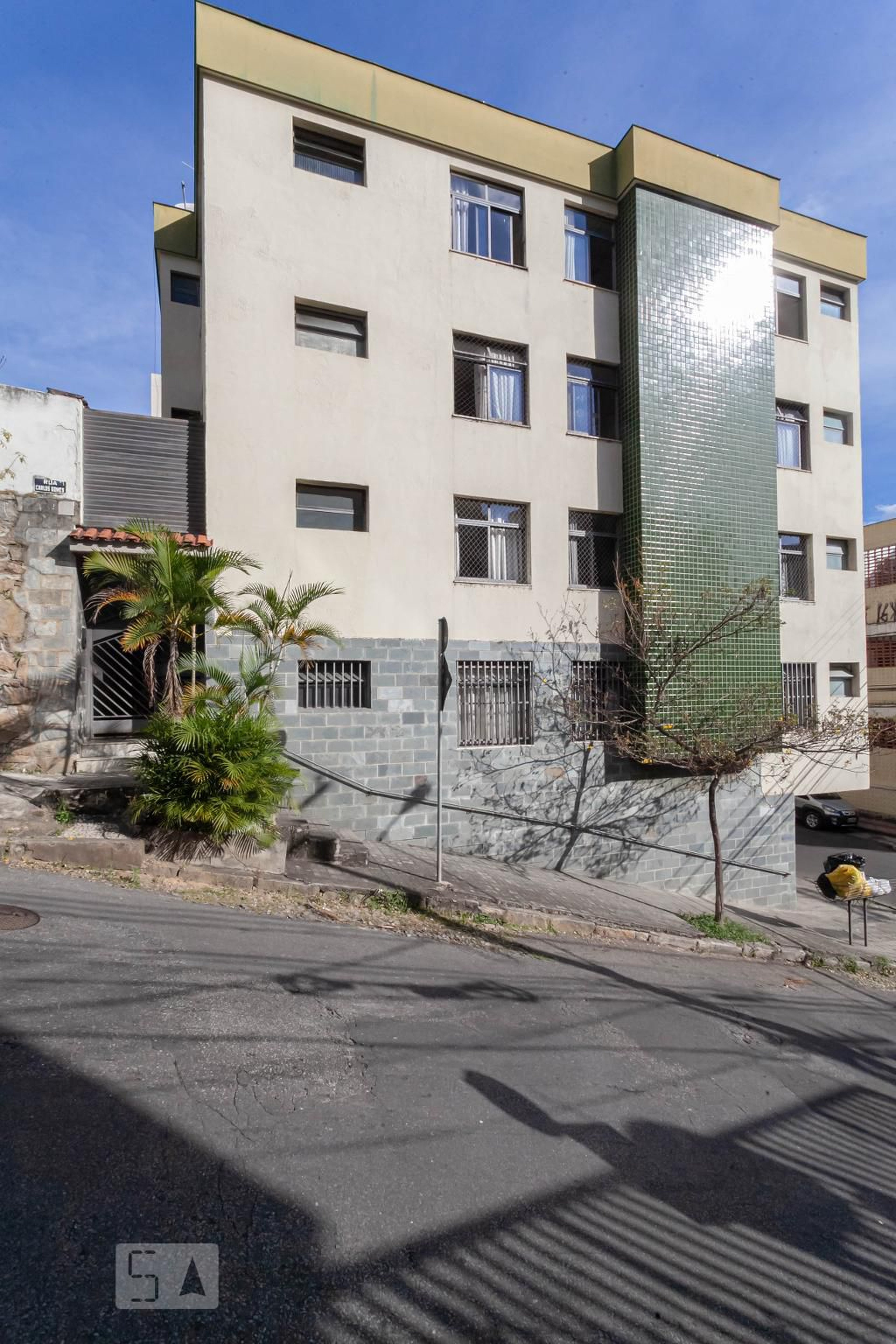 Fachada do prédio Condomínio em Rua Carlos Gomes, 375