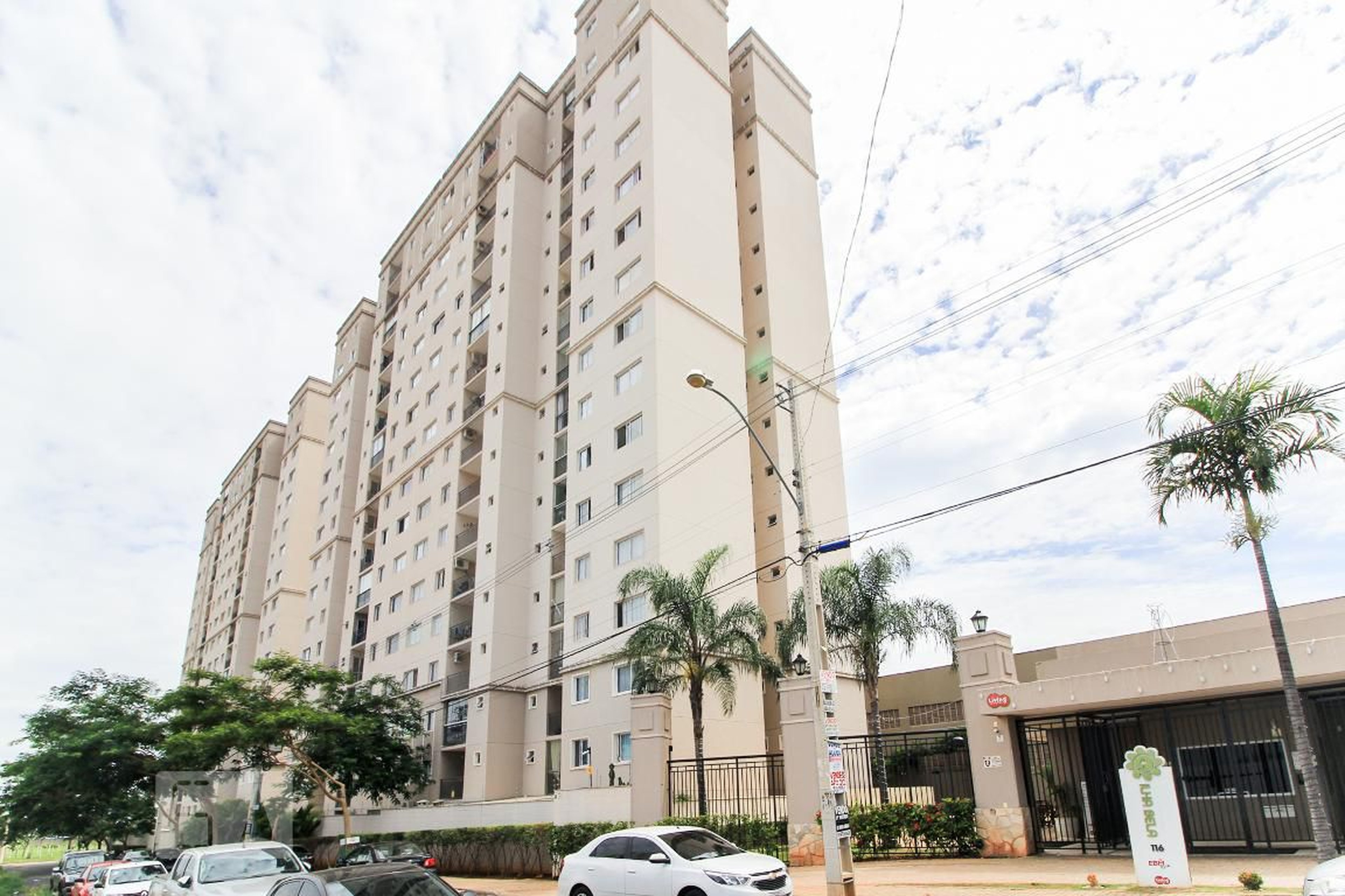Fachada do Condomínio Condomínio em Avenida Independência, 3098