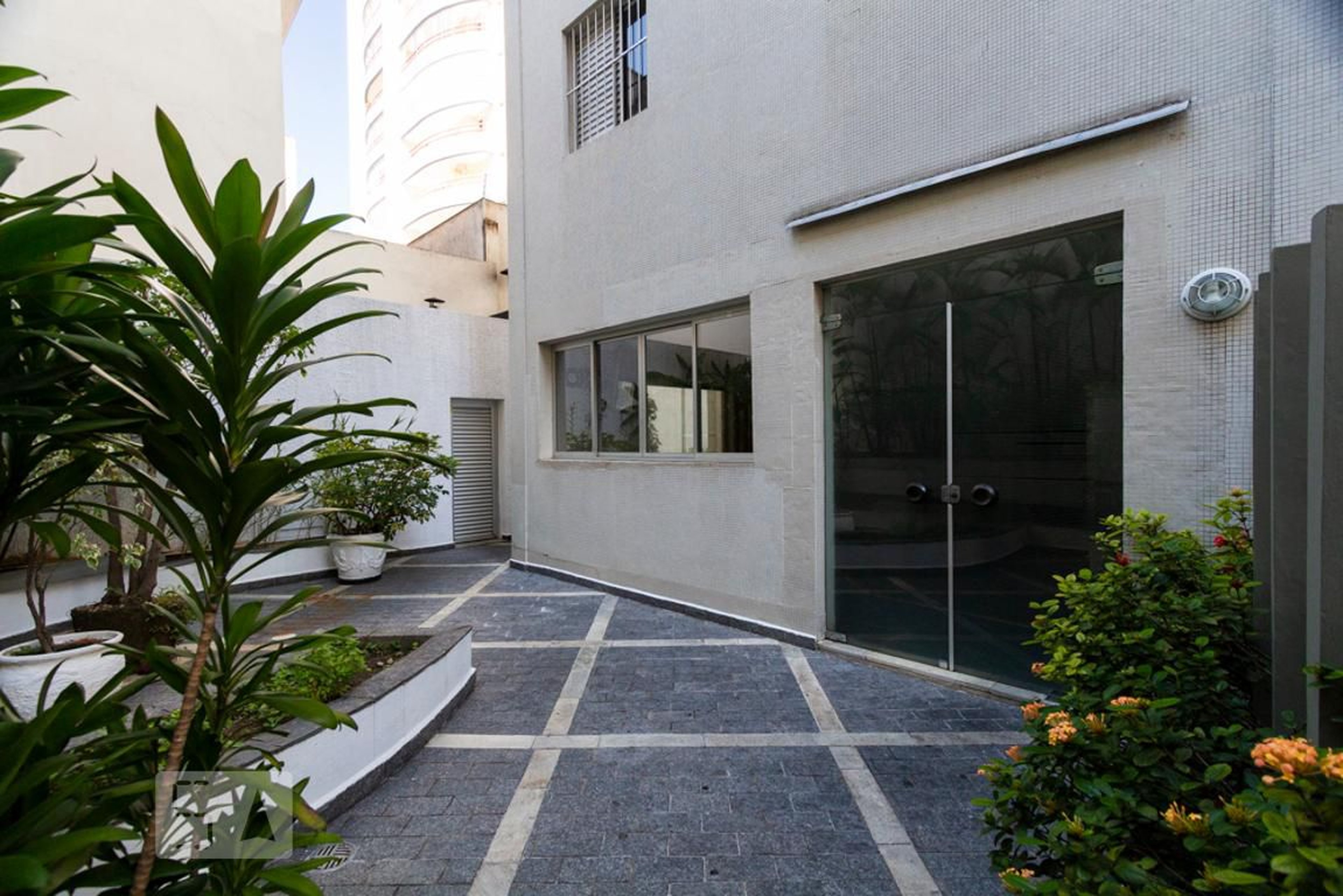 Área Externa - Eedifício ST. Louis e ST. Paul