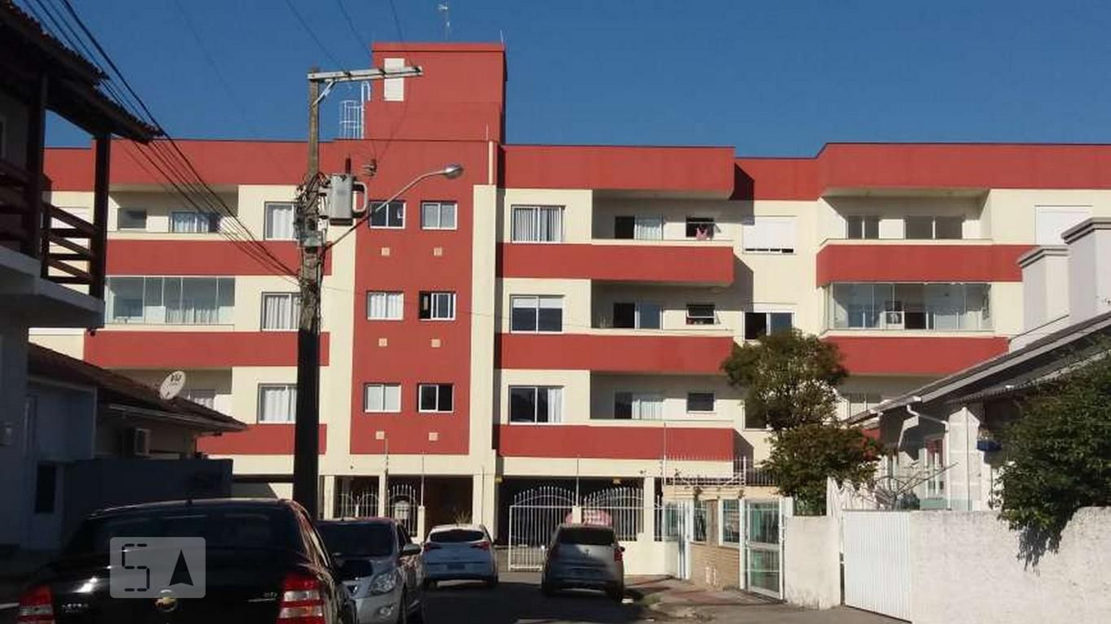 Fachada Condomínio em Rua Caxambú, 48