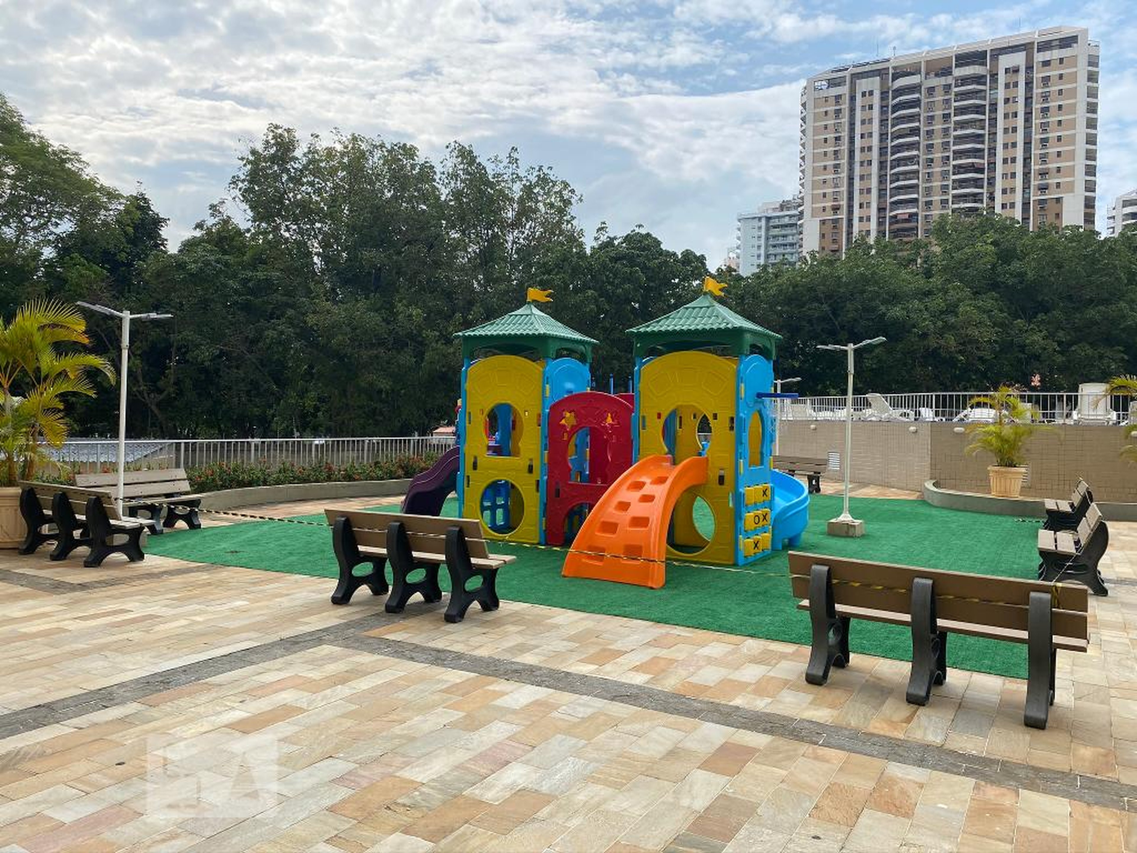 Playground - Rosa dos Mares