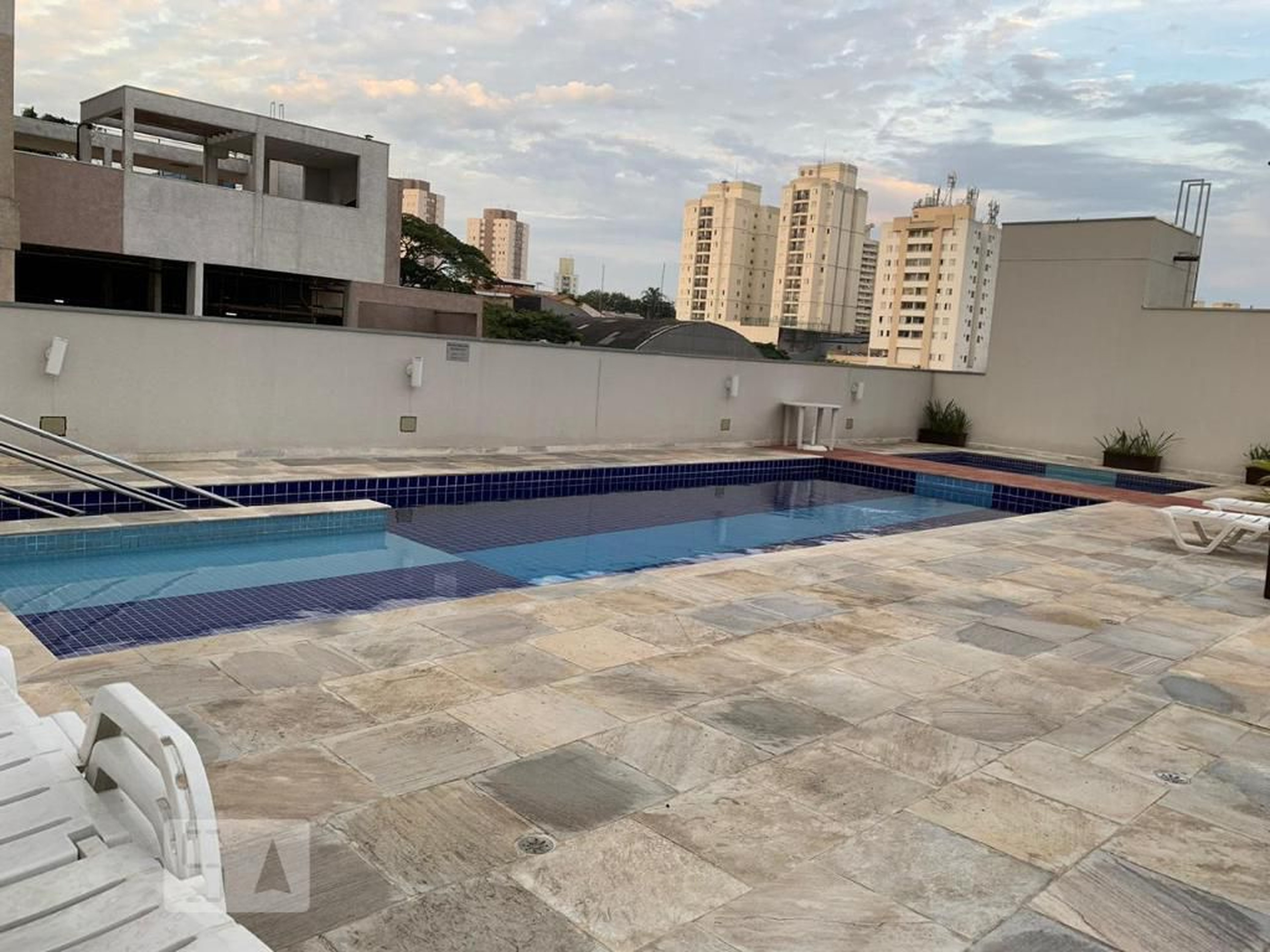Piscina Condomínio em Avenida Sebastião Henriques, 545