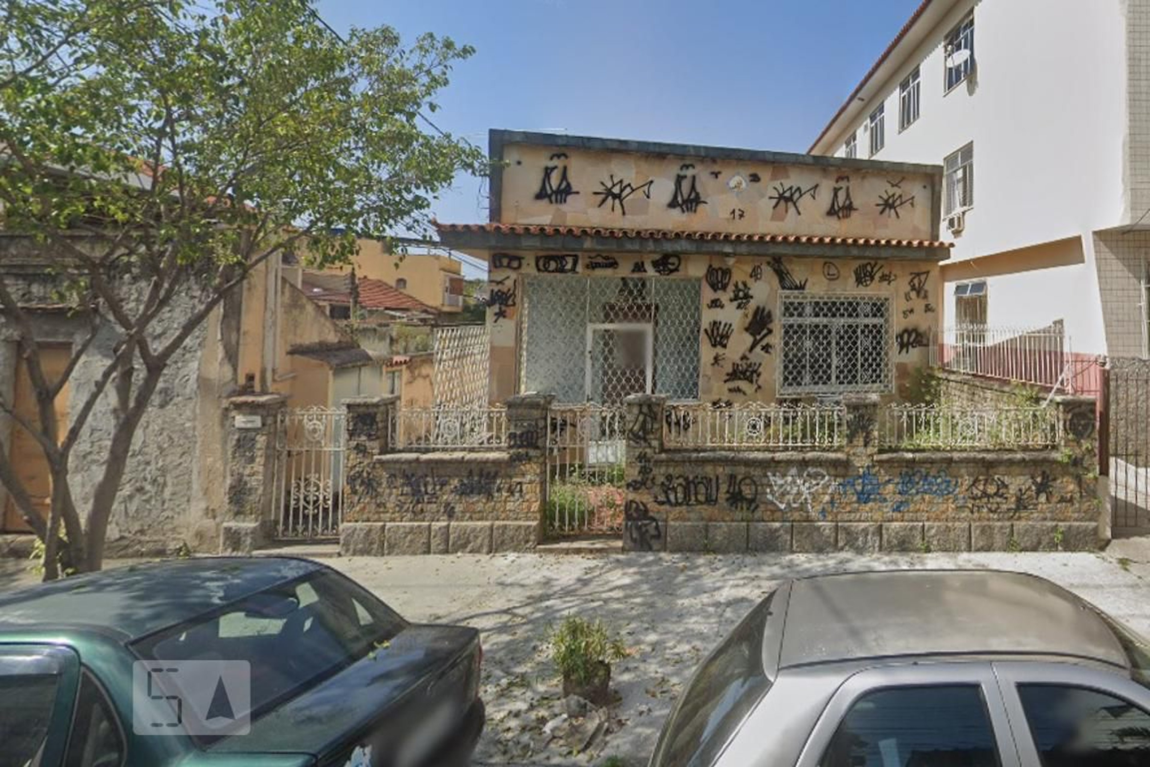 Fachada Condomínio em Rua Joaquim Rego, 56