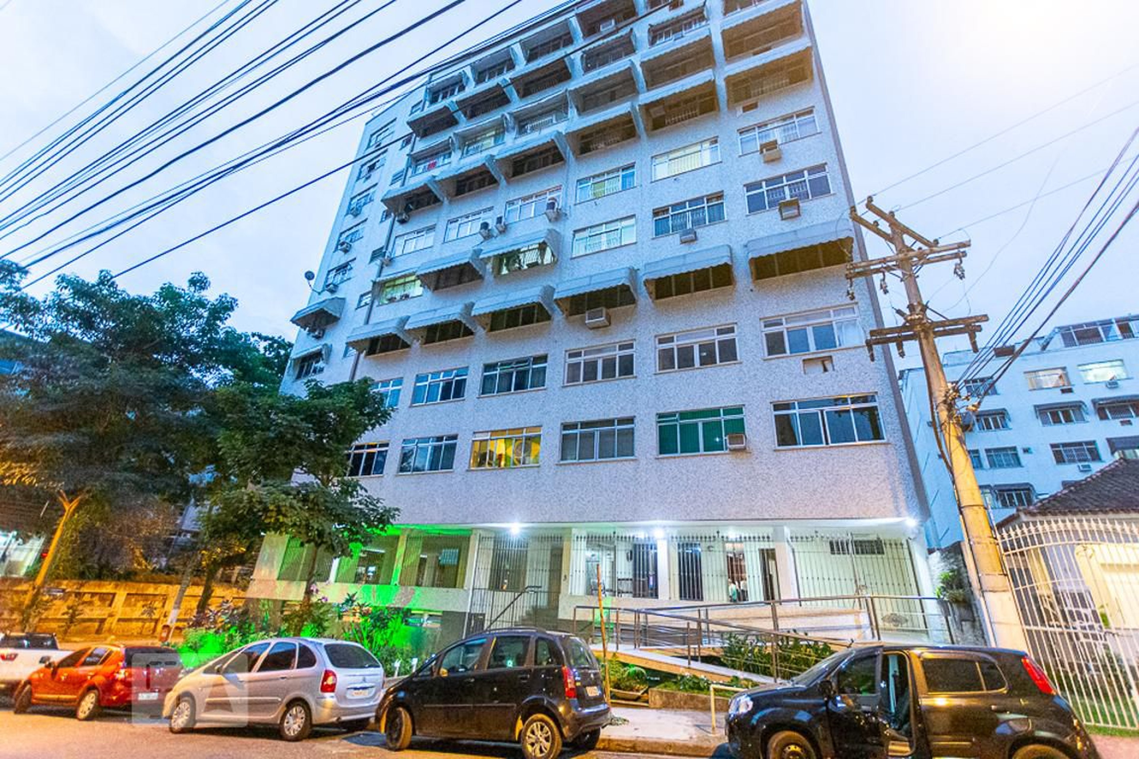 Fachada do Prédio Condomínio em Avenida Milton Tavares de Souza, 3