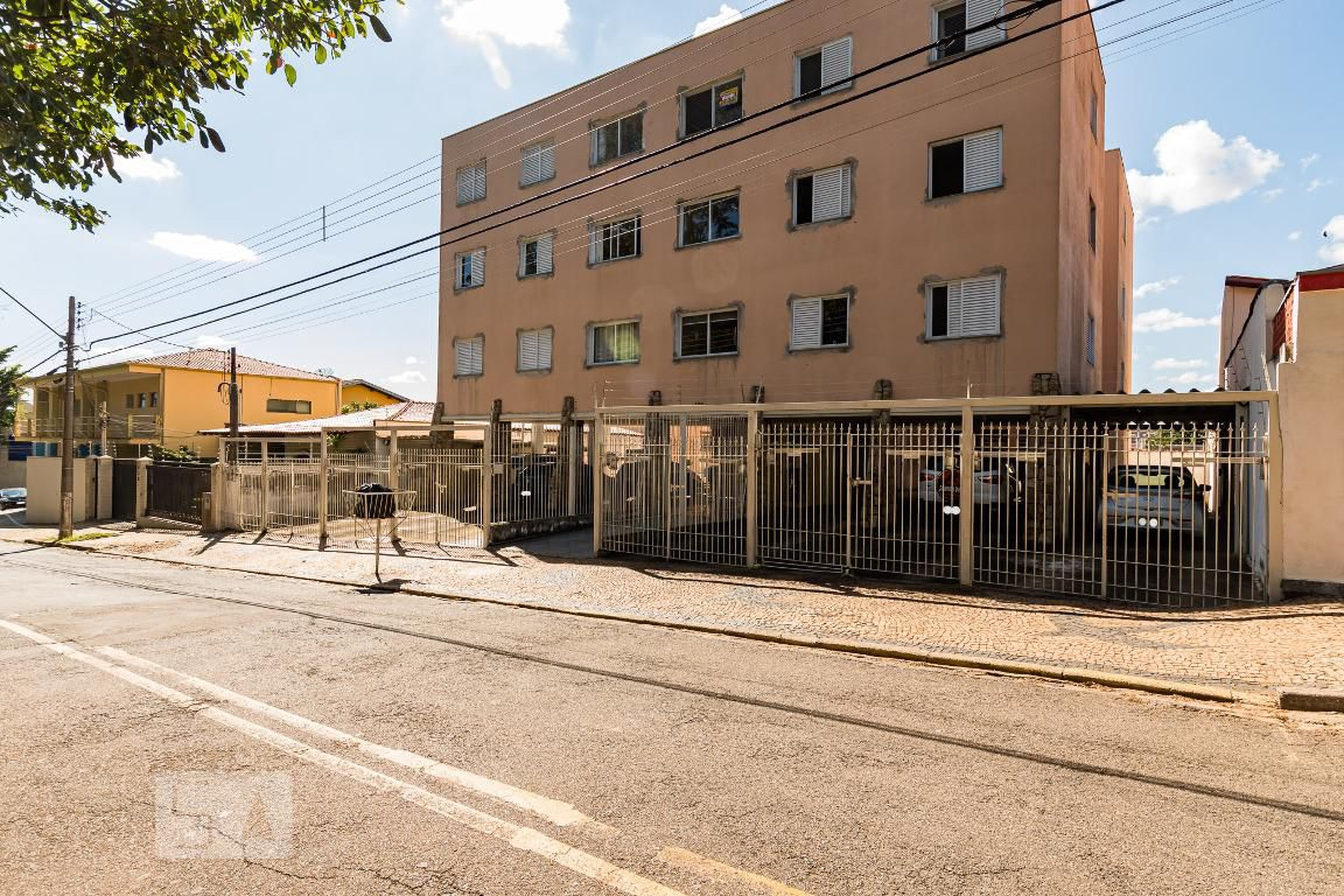 Fachada do Condomínio Condomínio Flamboyant 2