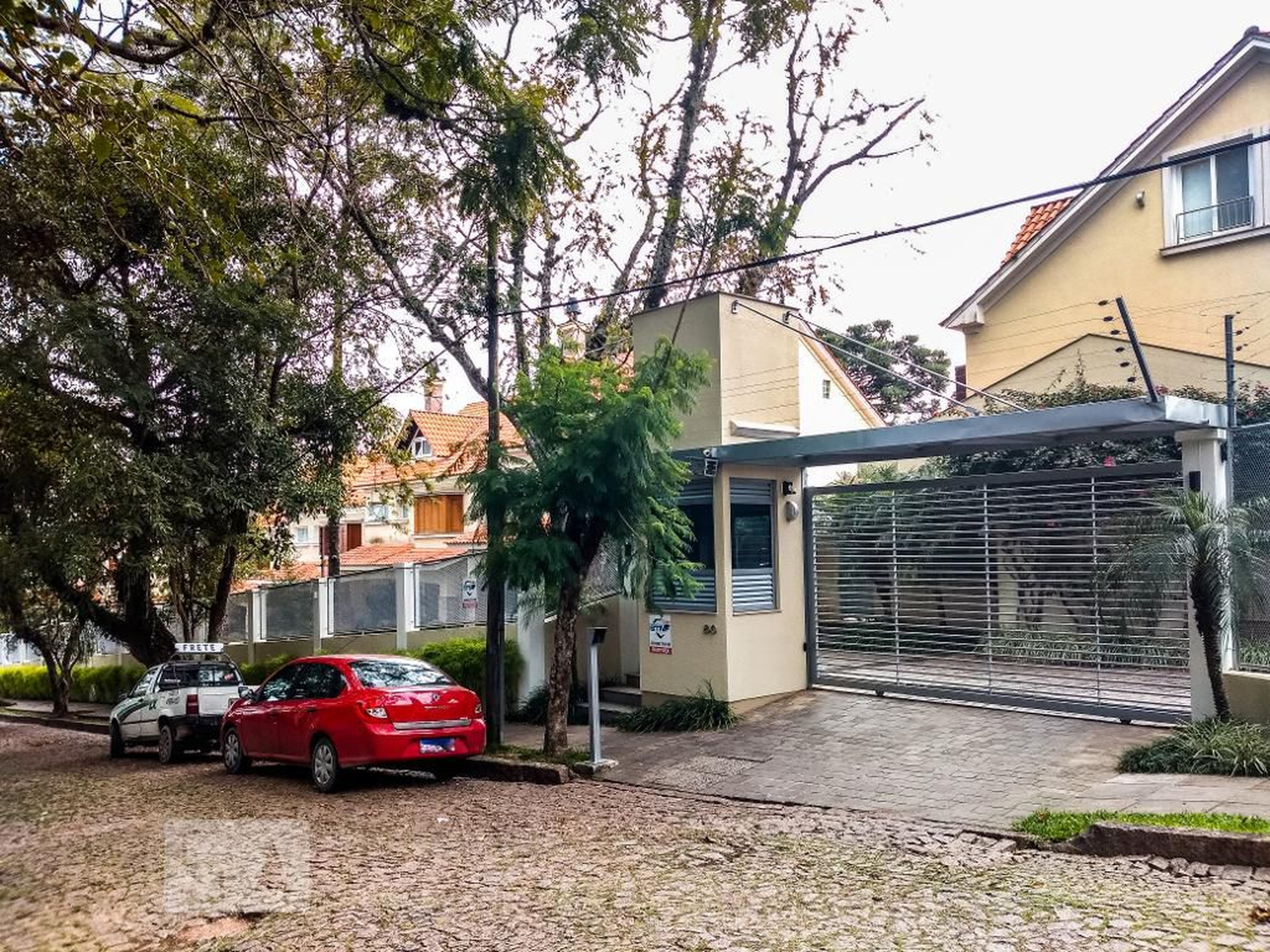 Fachada Condomínio em Rua Professor Ildefonso Gomes, 80