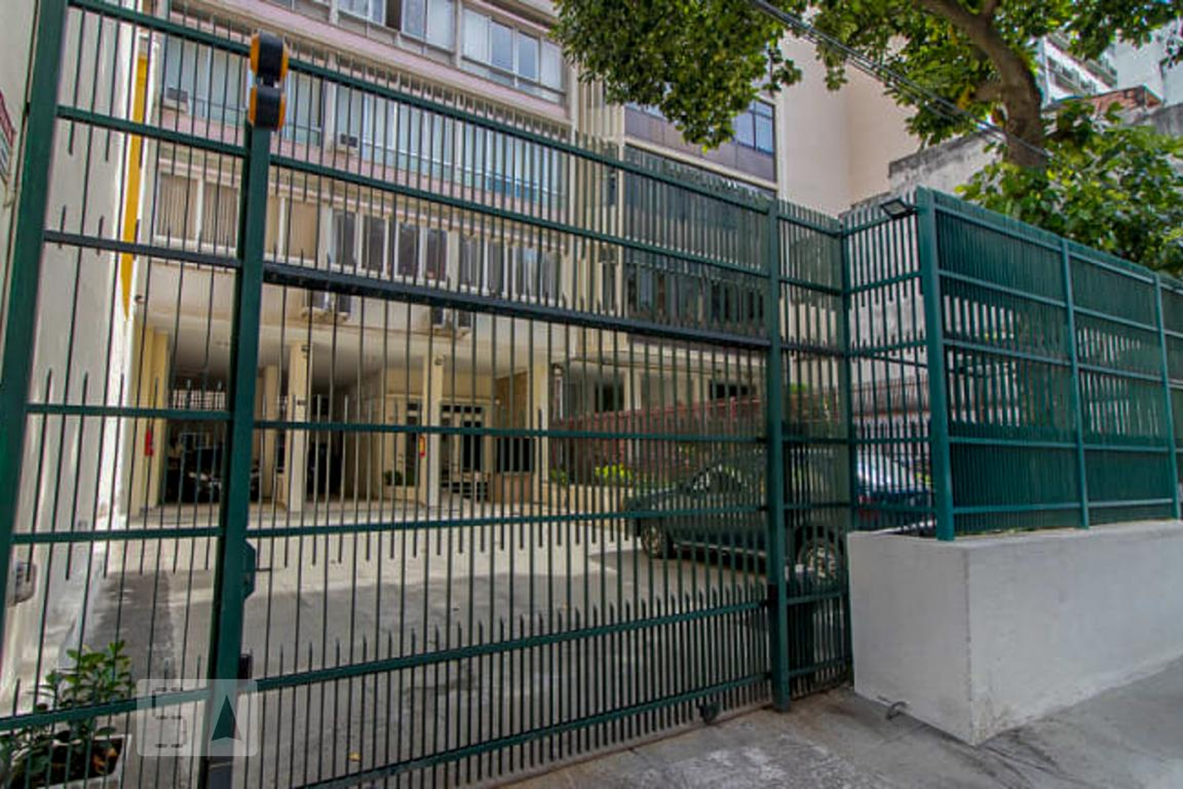 Entrada Edificio Irapuru