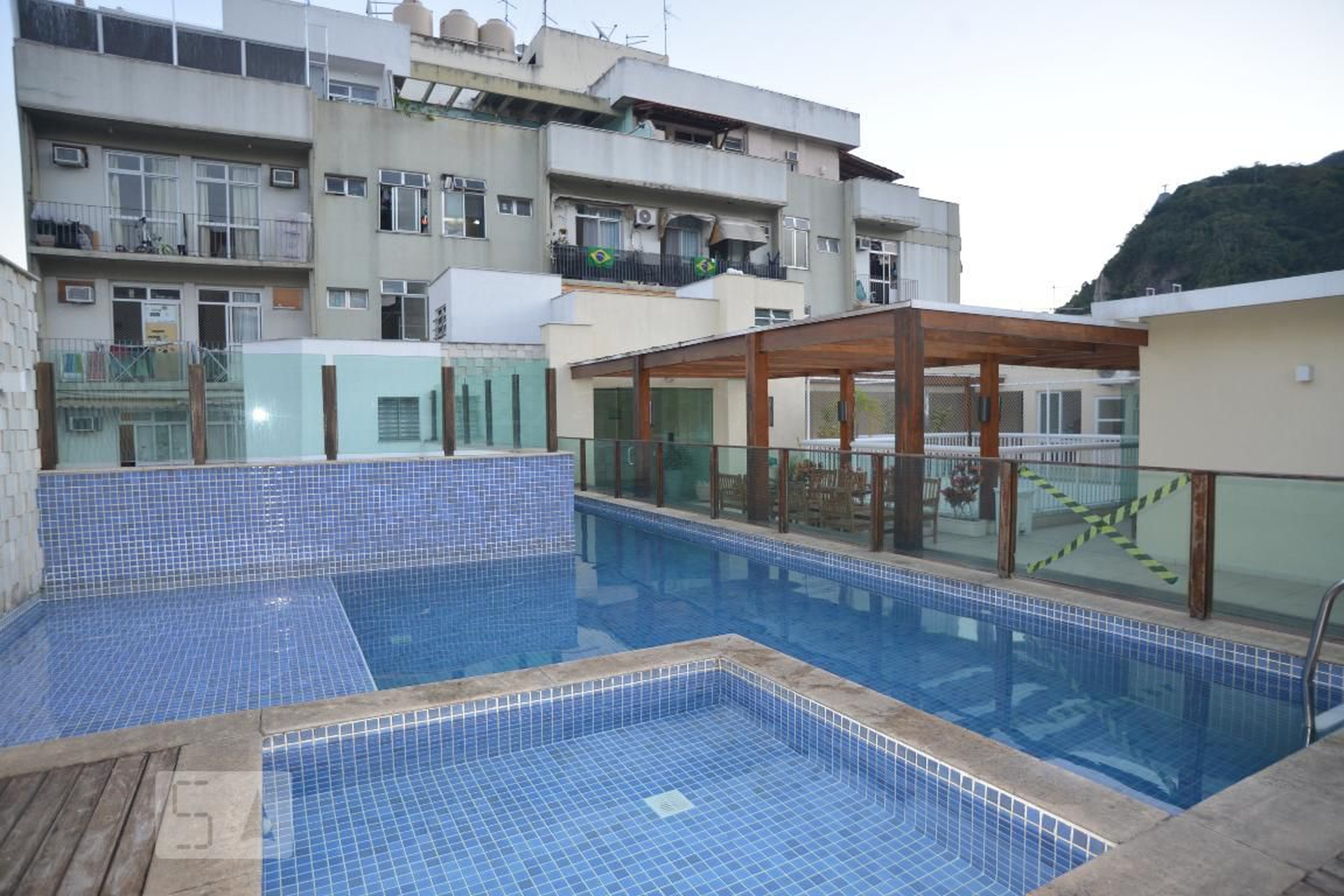 Piscina - Edifício Terraços de Olinda
