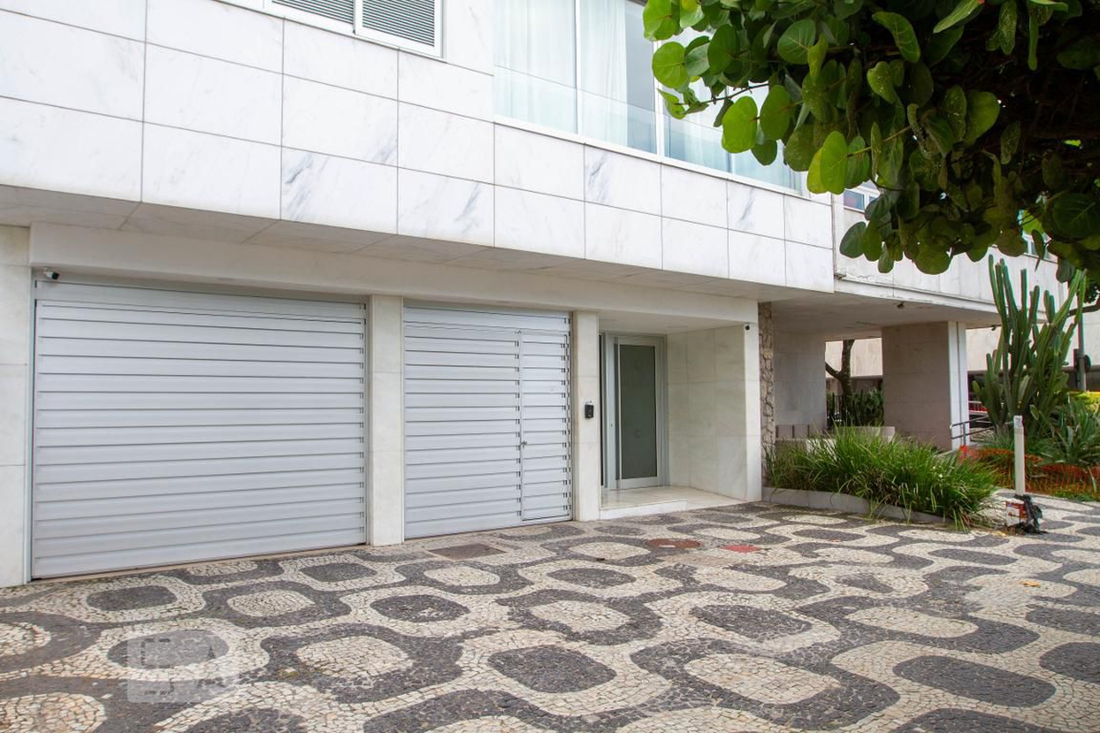 Entrada do Prédio - null