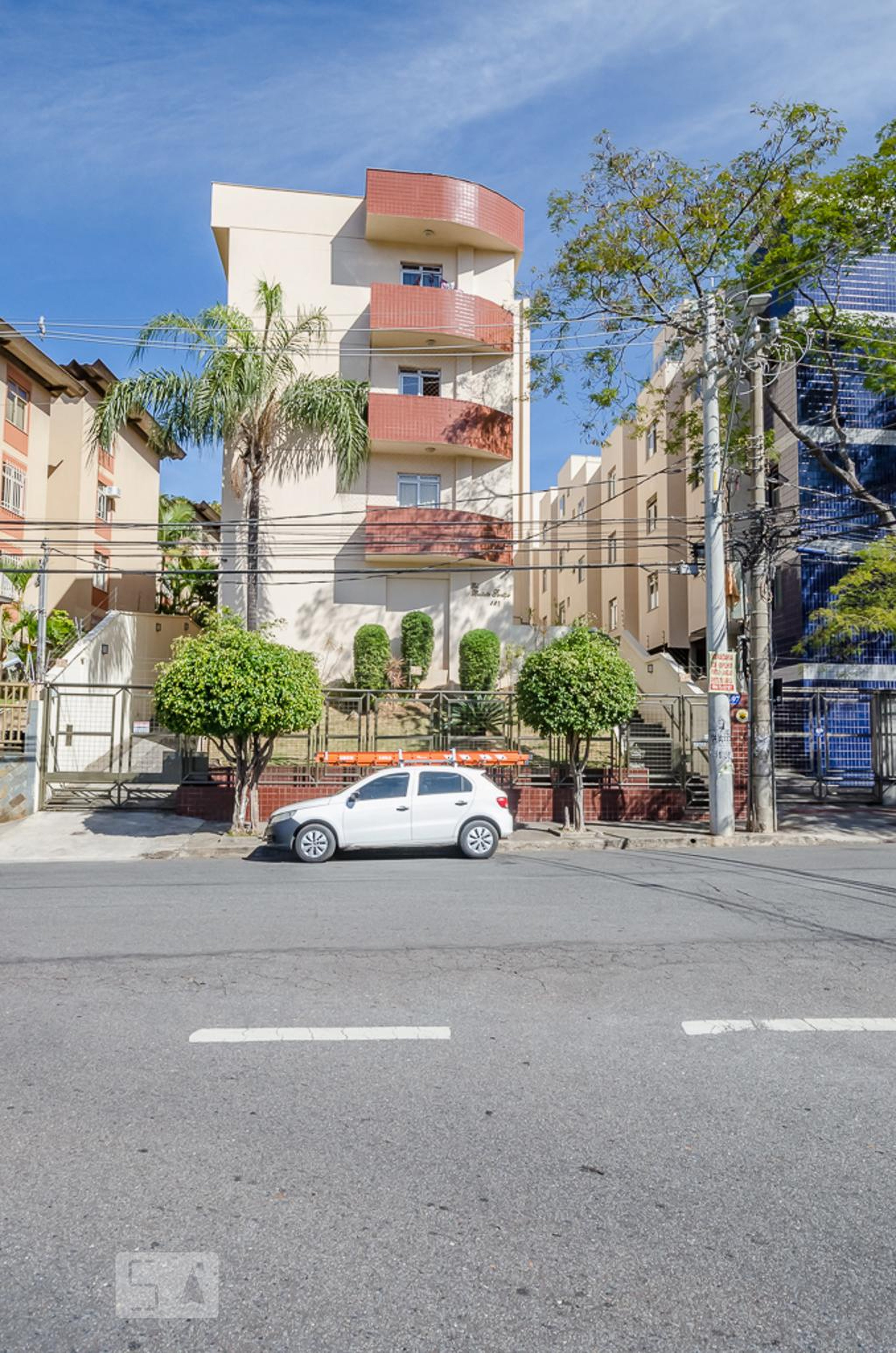 Fachada Condomínio em Rua Paulo Piedade Campos, 597
