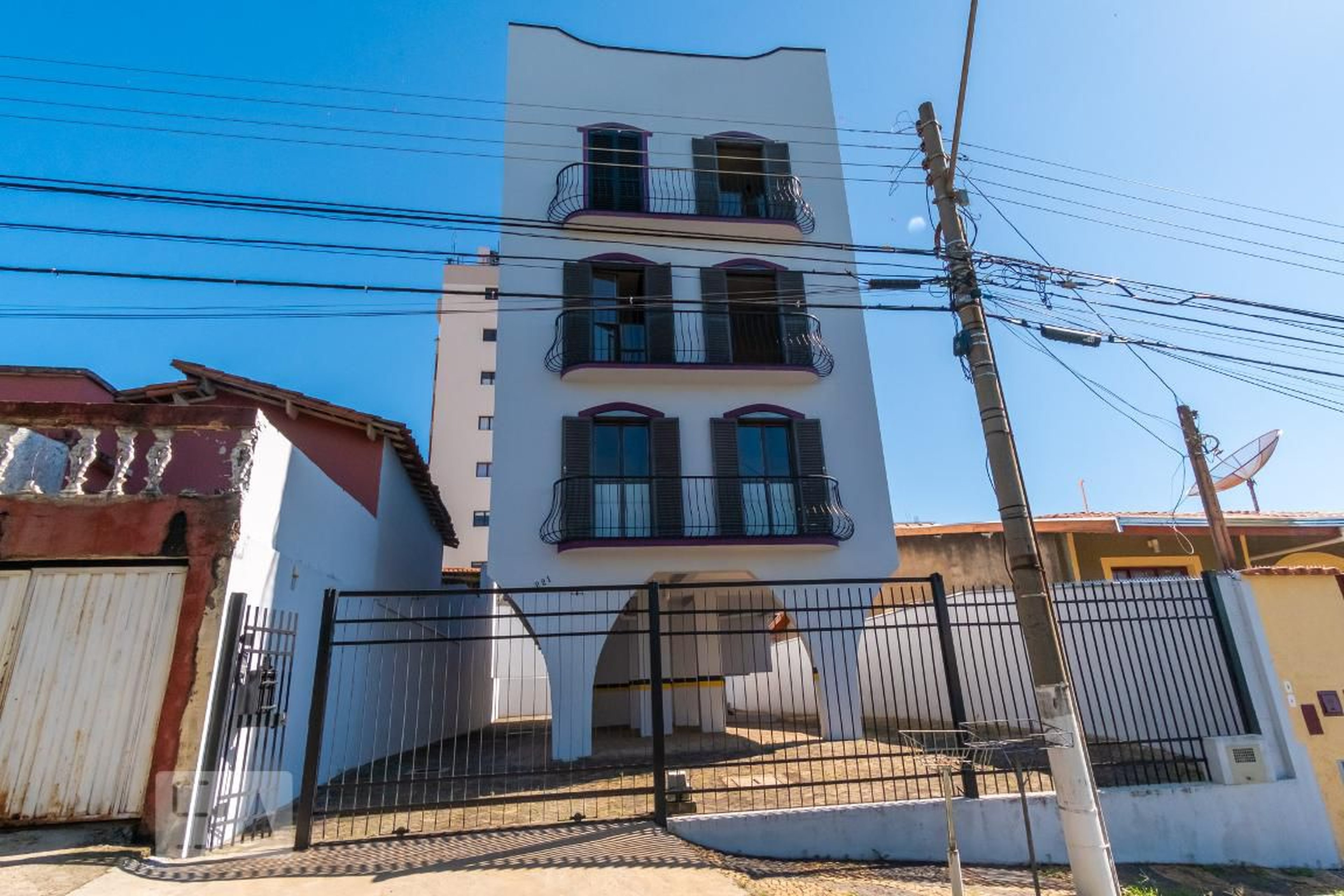 Fachada do Prédio Condomínio em Rua Con. Oscar Sampaio, 221