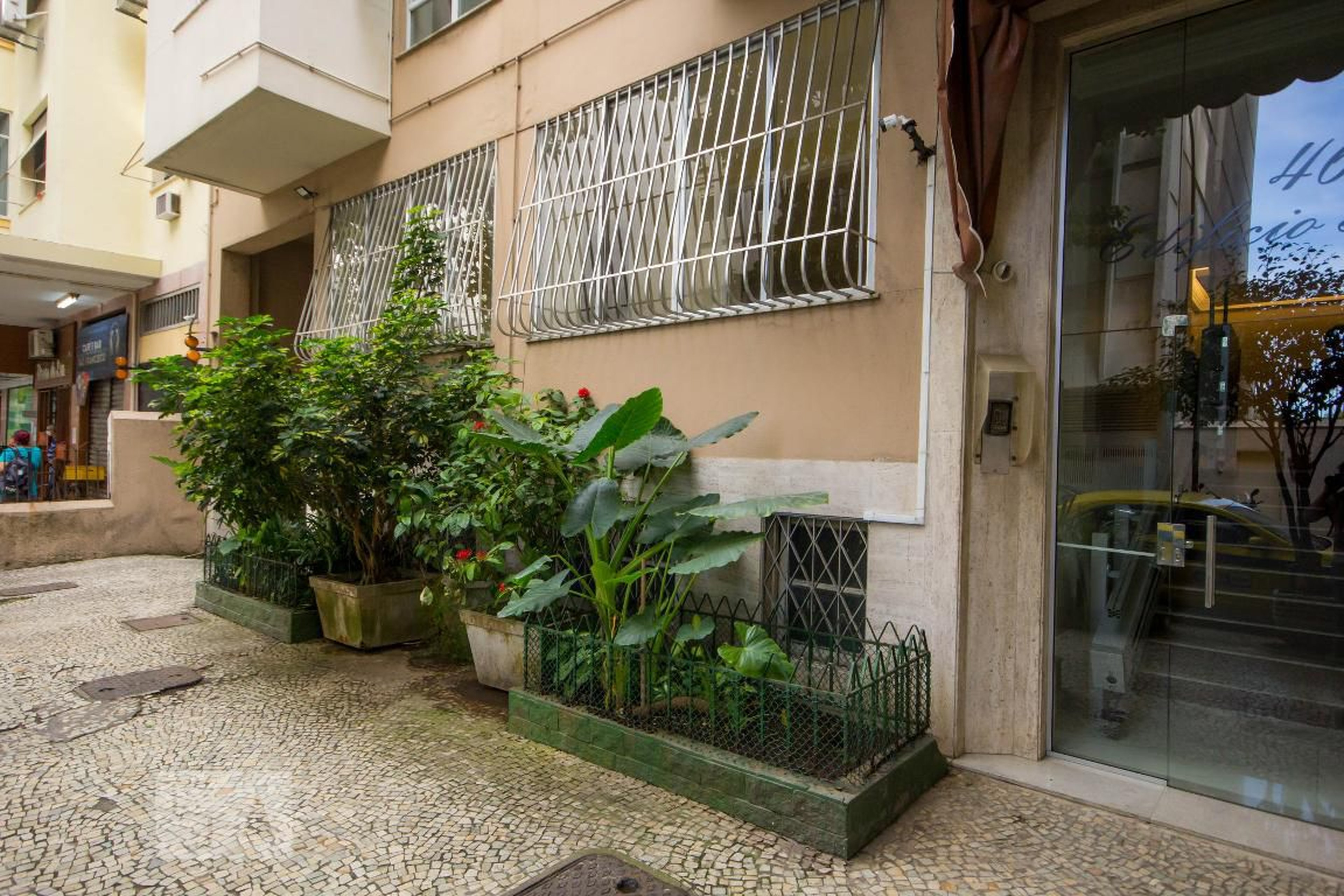 Fachada Condomínio em Rua Gustavo Sampaio, 460