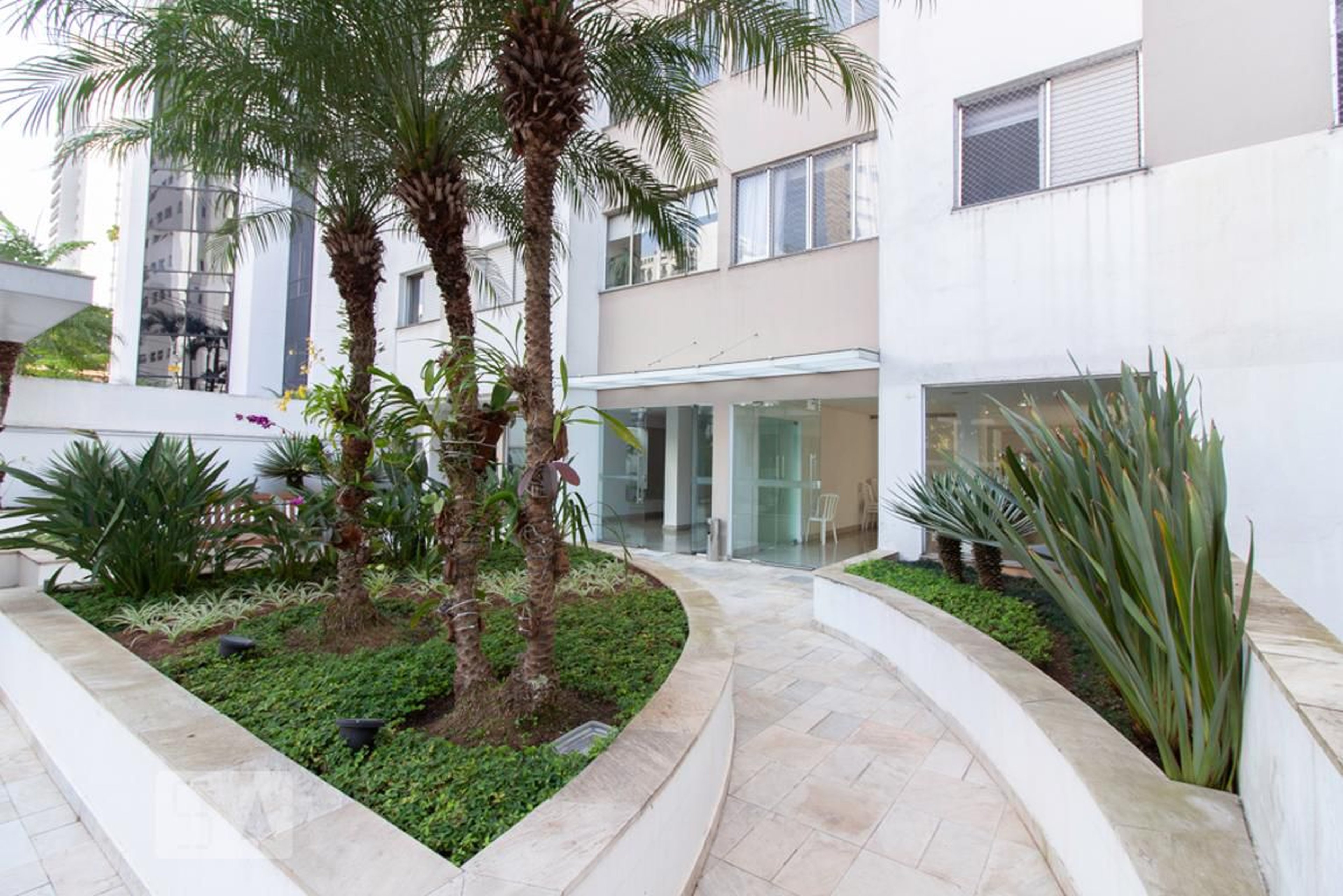 Fachada do Condomínio Edifício Rosiana