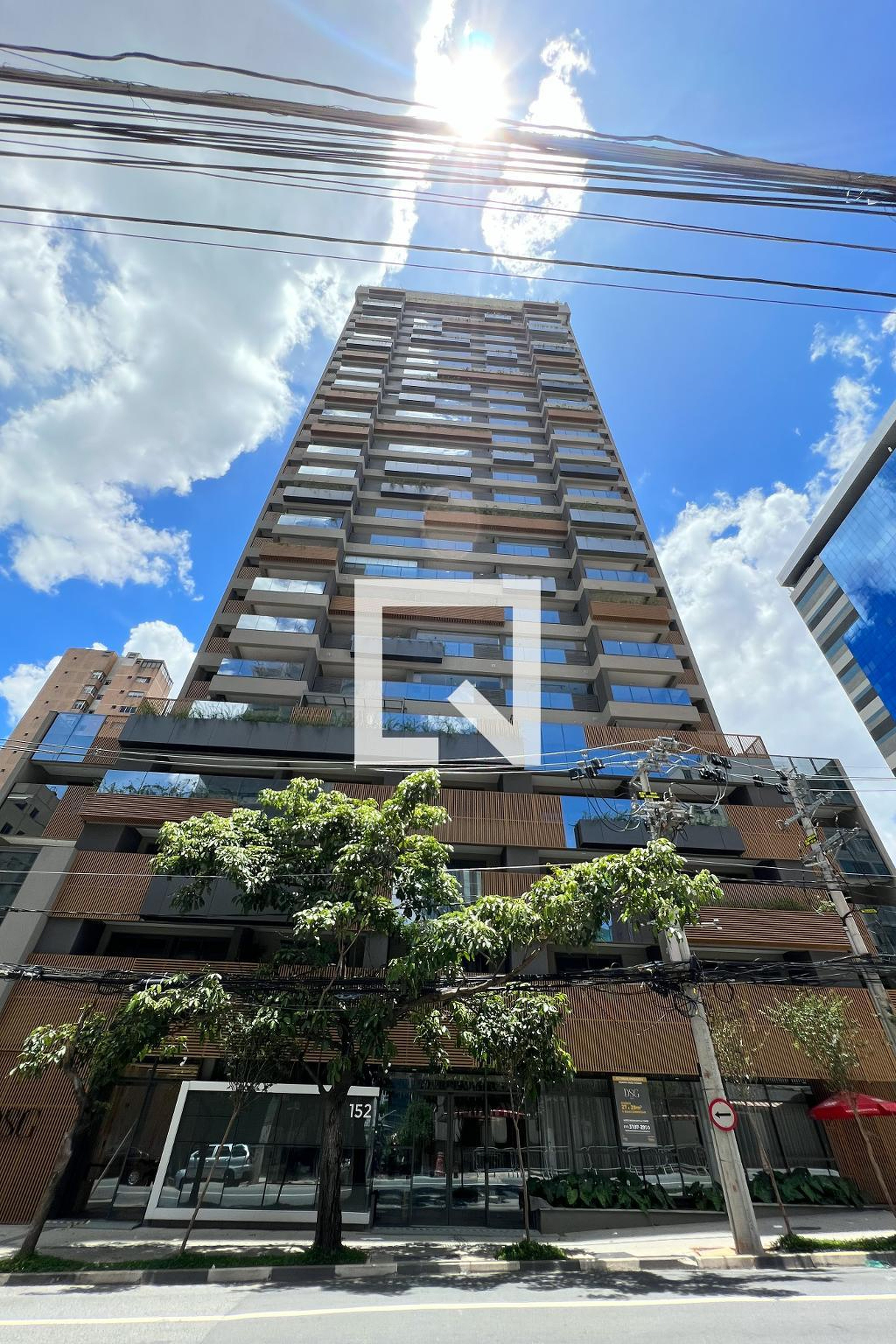 Fachada Condomínio em Rua Joaquim Floriano, 150
