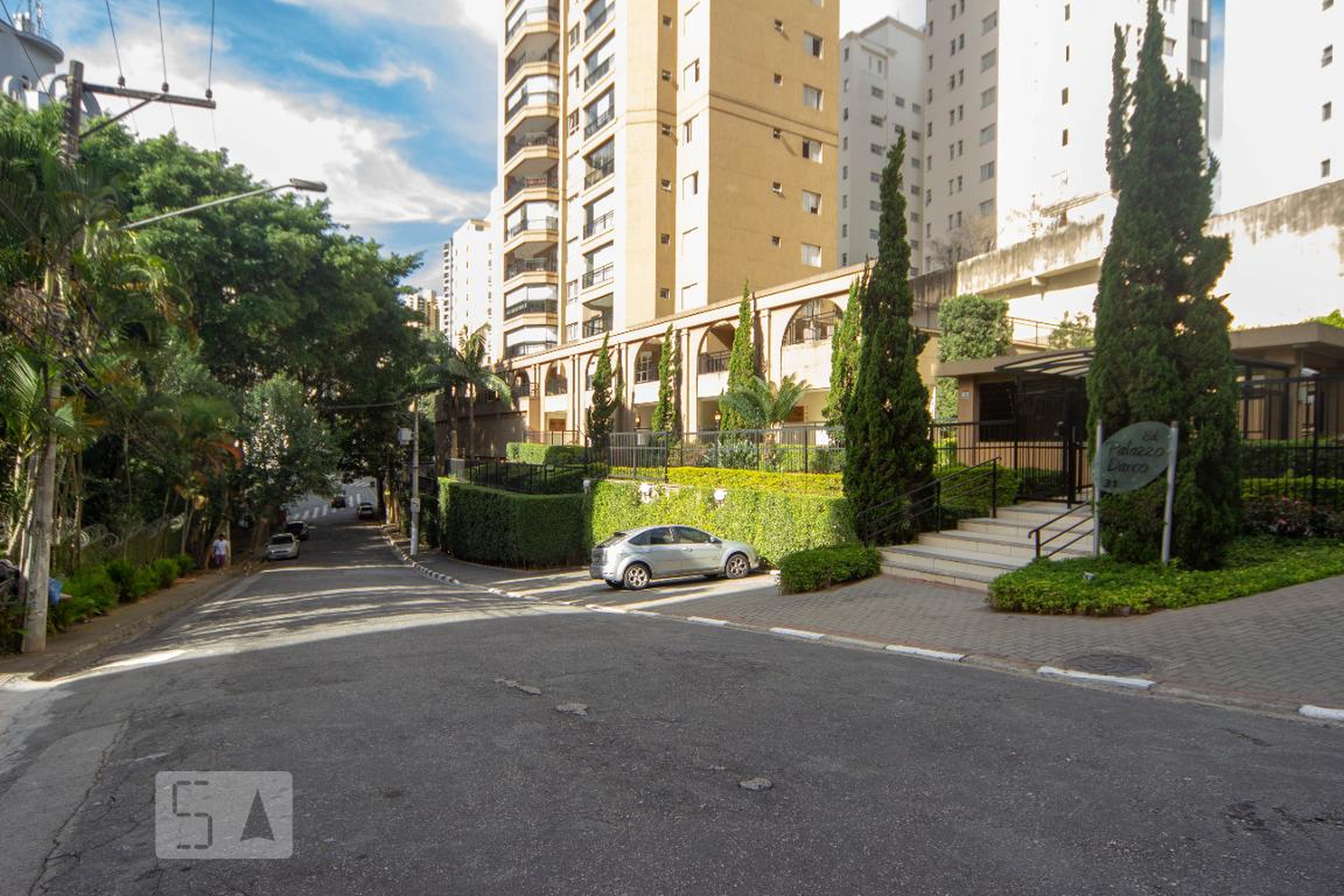 Fachada Condomínio em Rua Domingos Lopes da Silva, 573