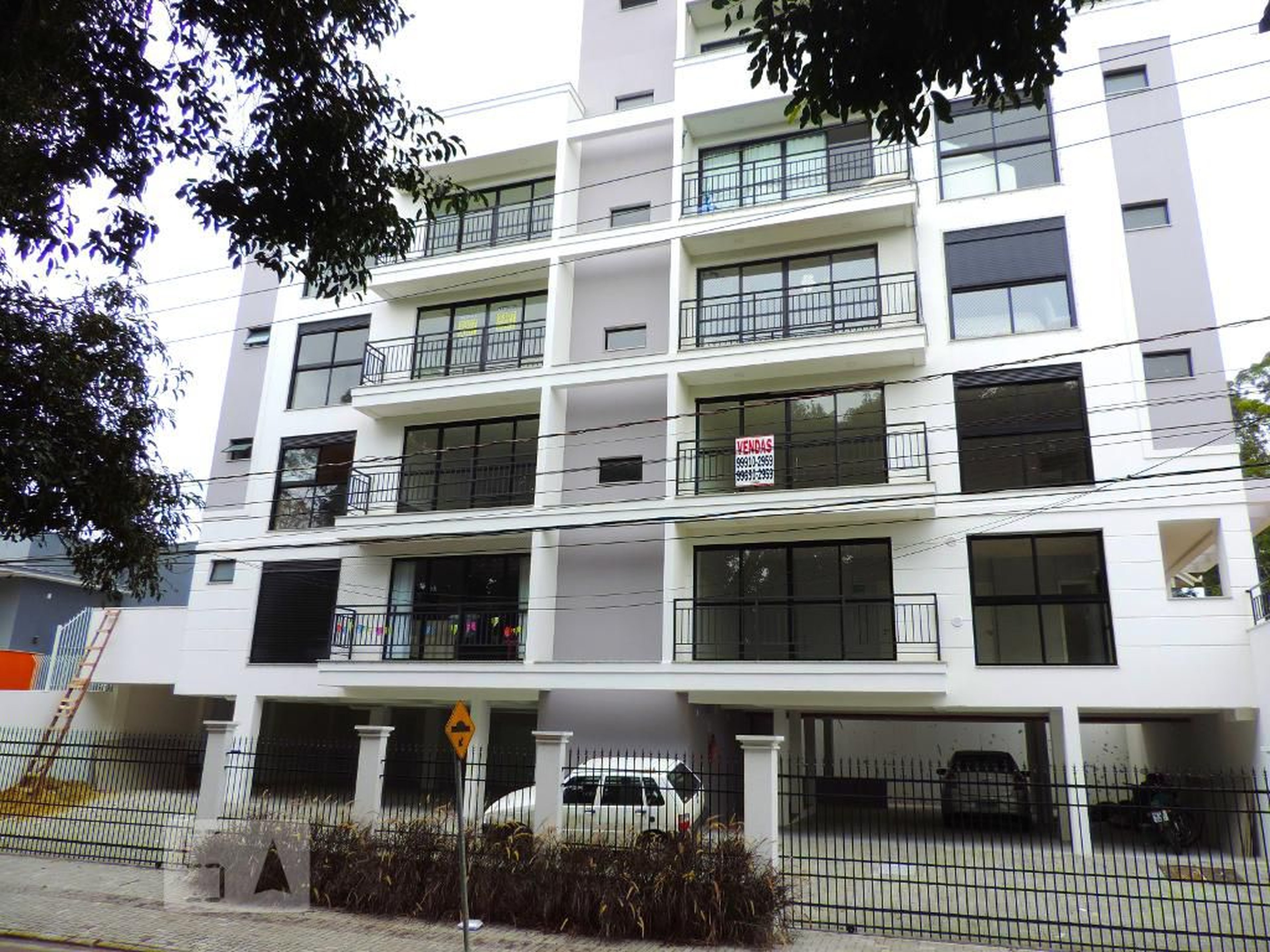 Fachada Condomínio em Rua Desembargador Alves Pedrosa, 17