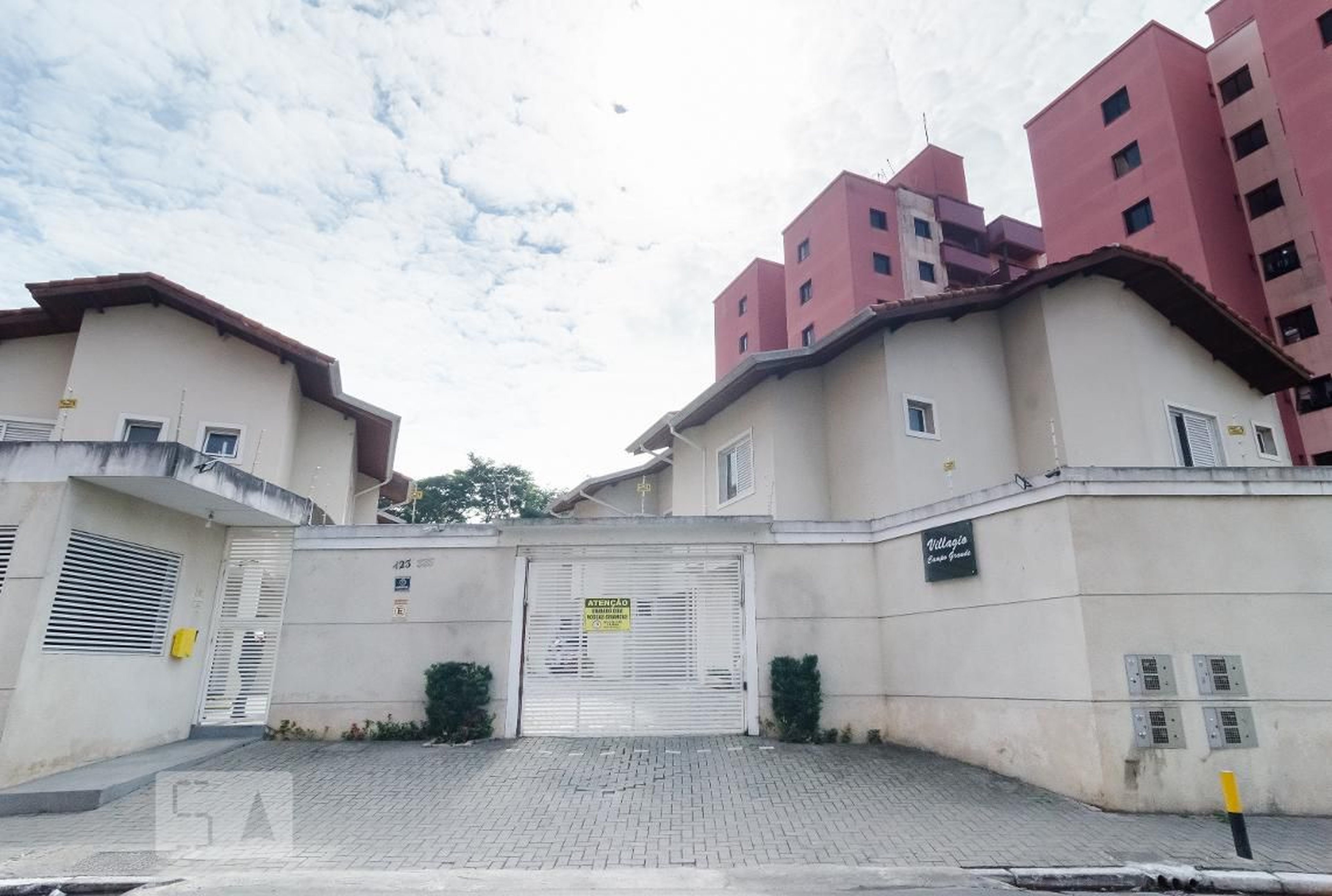 Fachada do Condomínio Condomínio Villagio Campo Grande