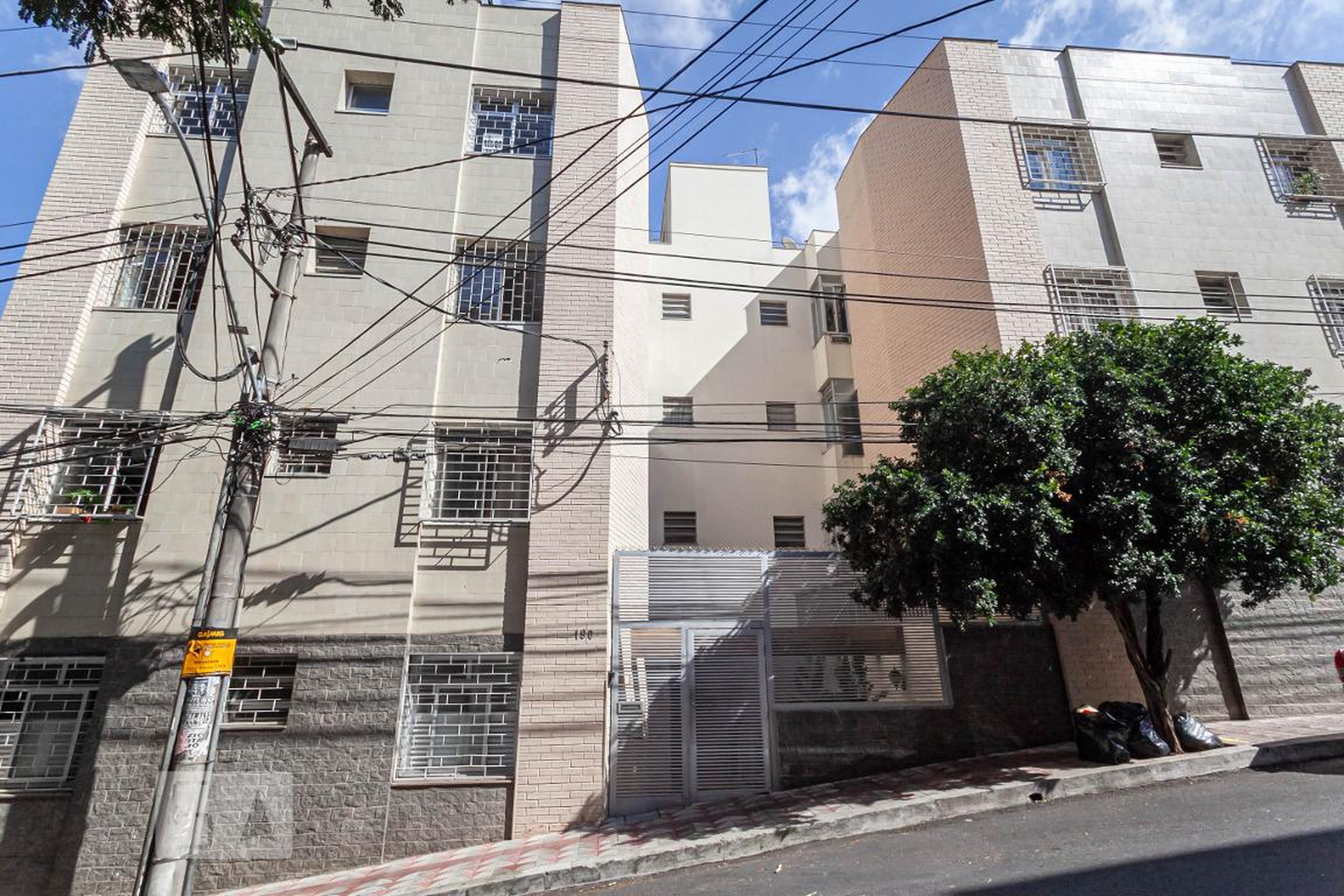 Fachada Condomínio em Rua Cabo Verde, 190
