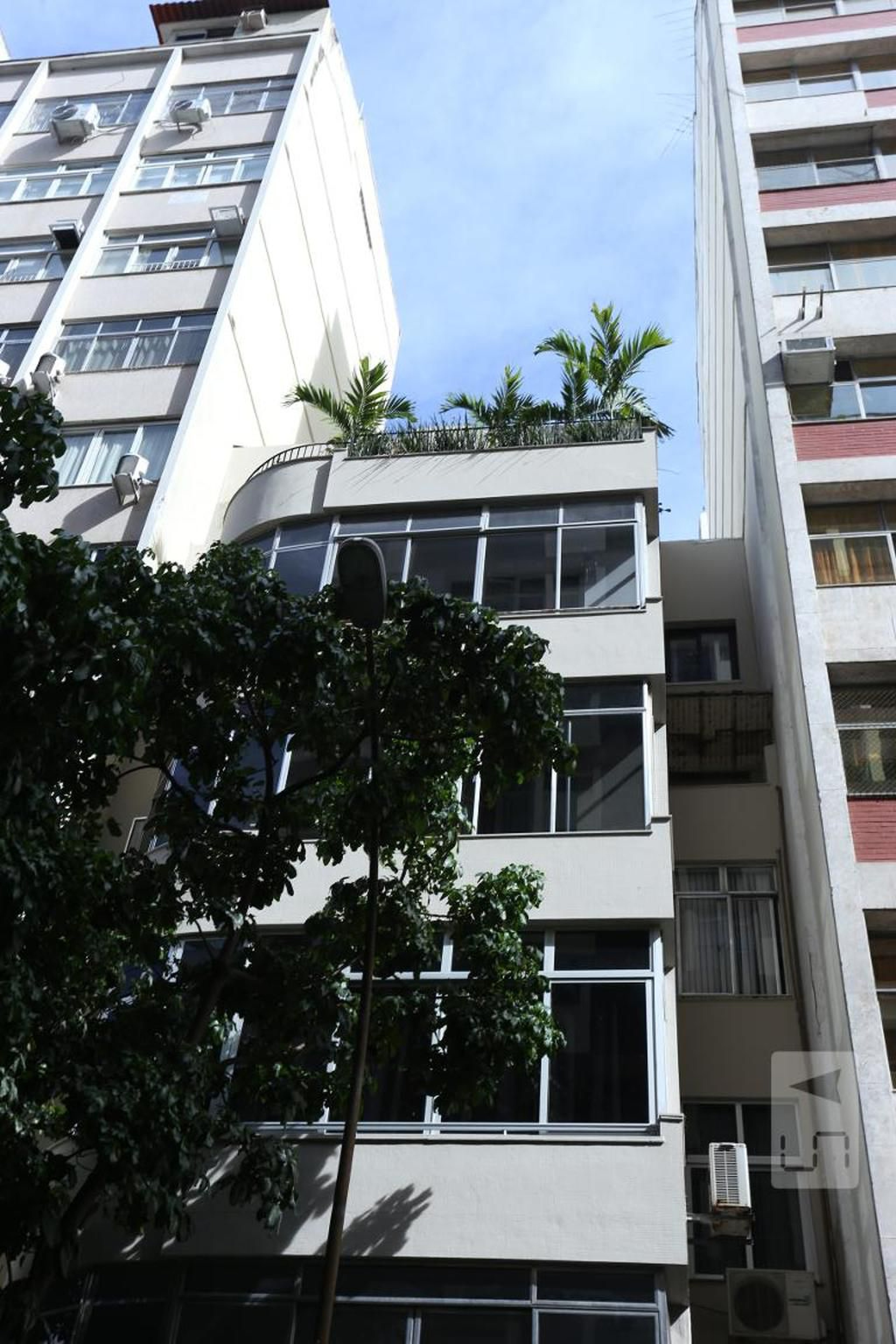 Fachada Condomínio em Rua Raul Pompéia, 95