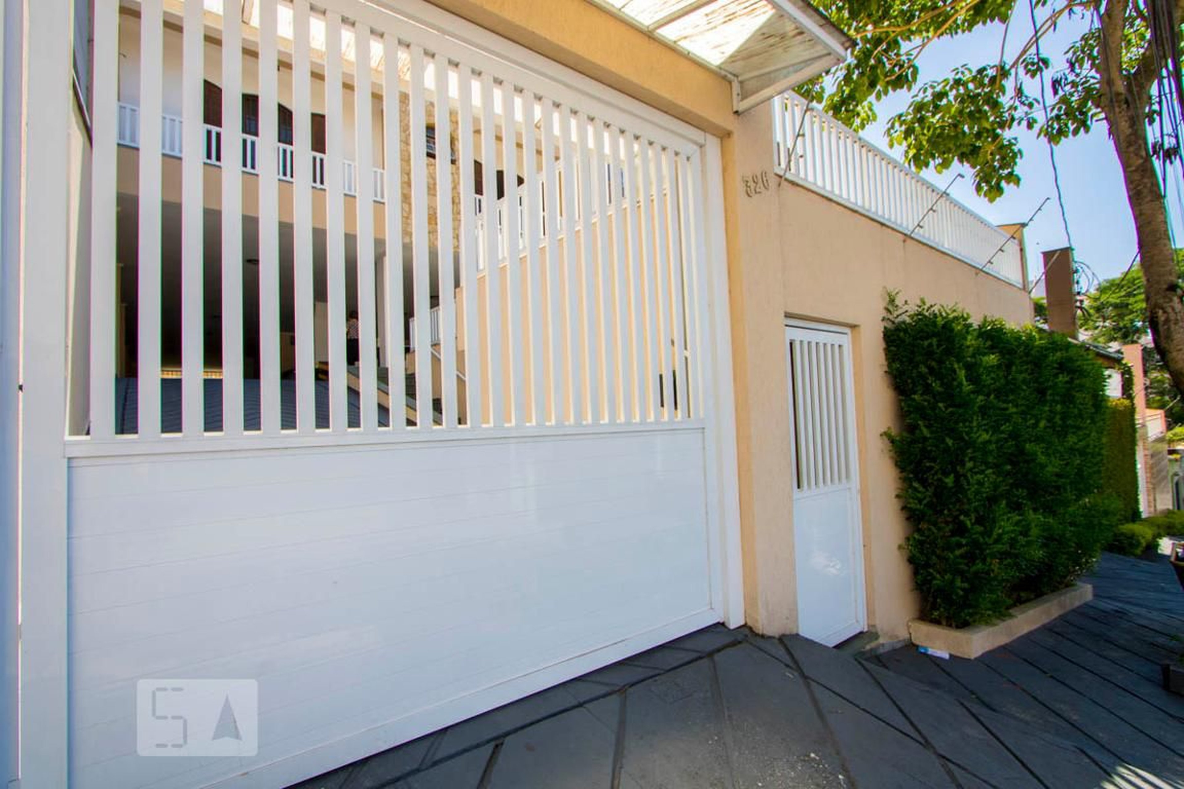 Fachada Condomínio em Rua Jequitinhonha, 326