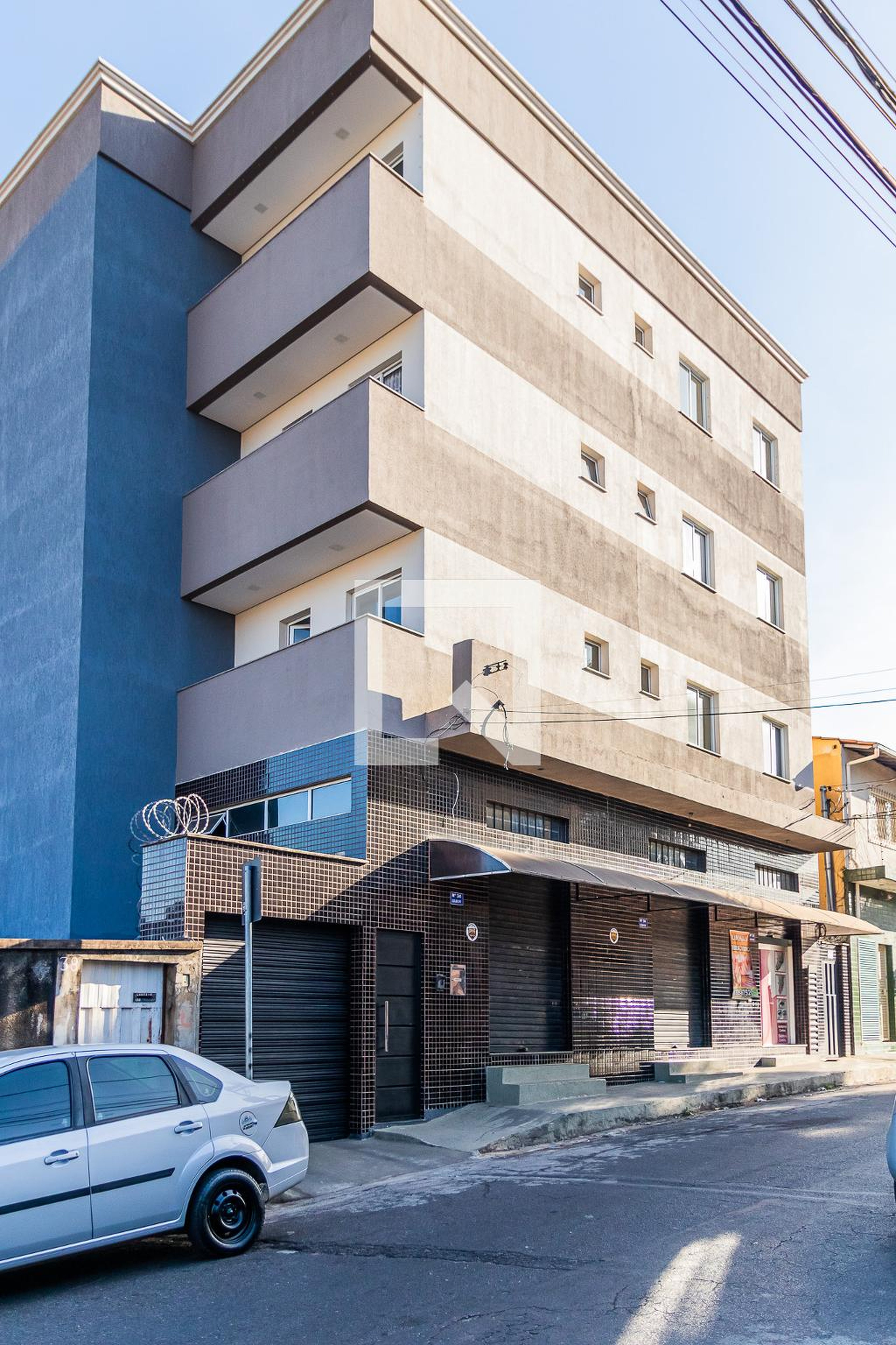 Fachada Condomínio Rua Alexandre Henrique, 34