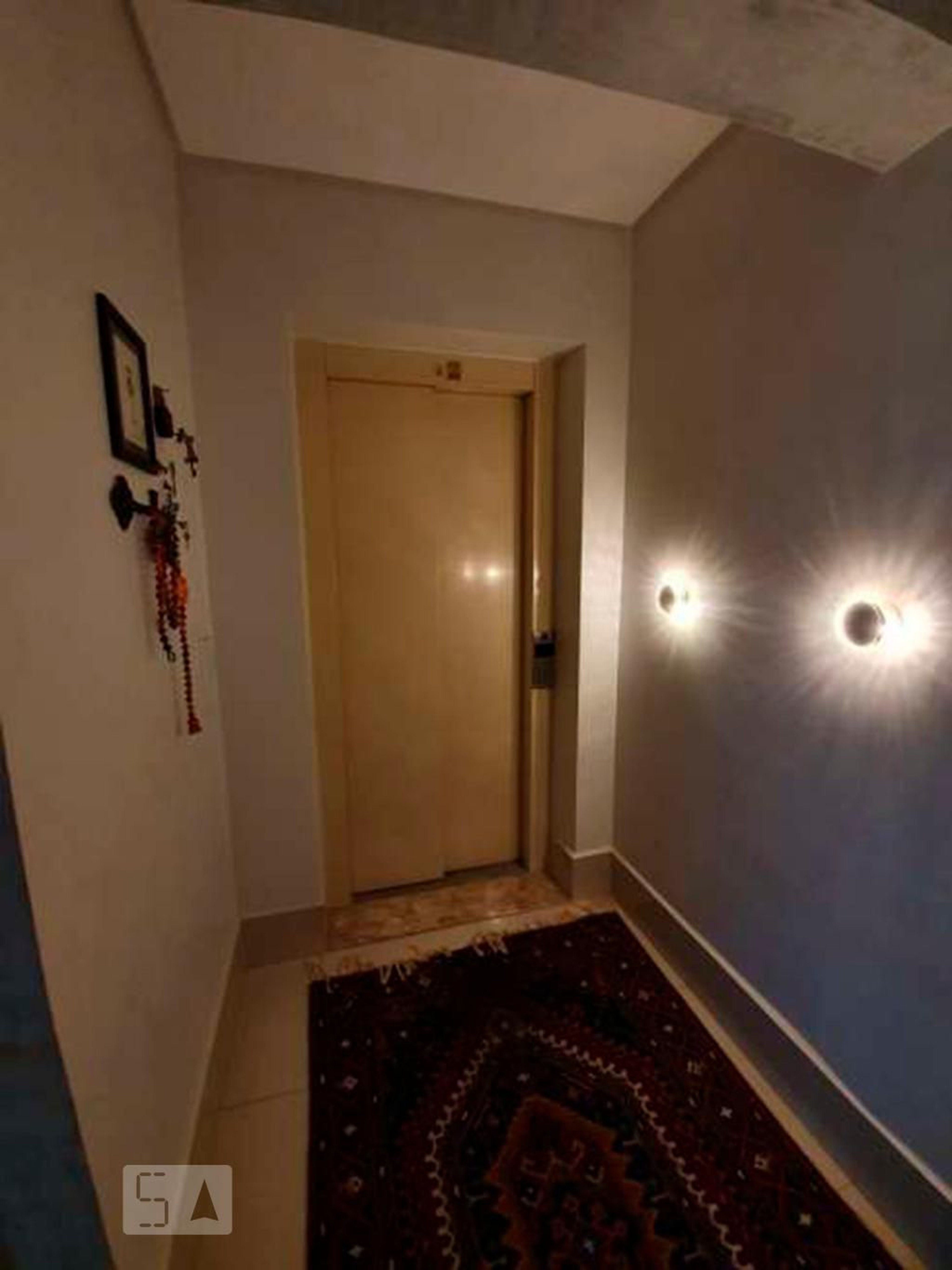 Hall de Entrada Condomínio em Rua 42, 22