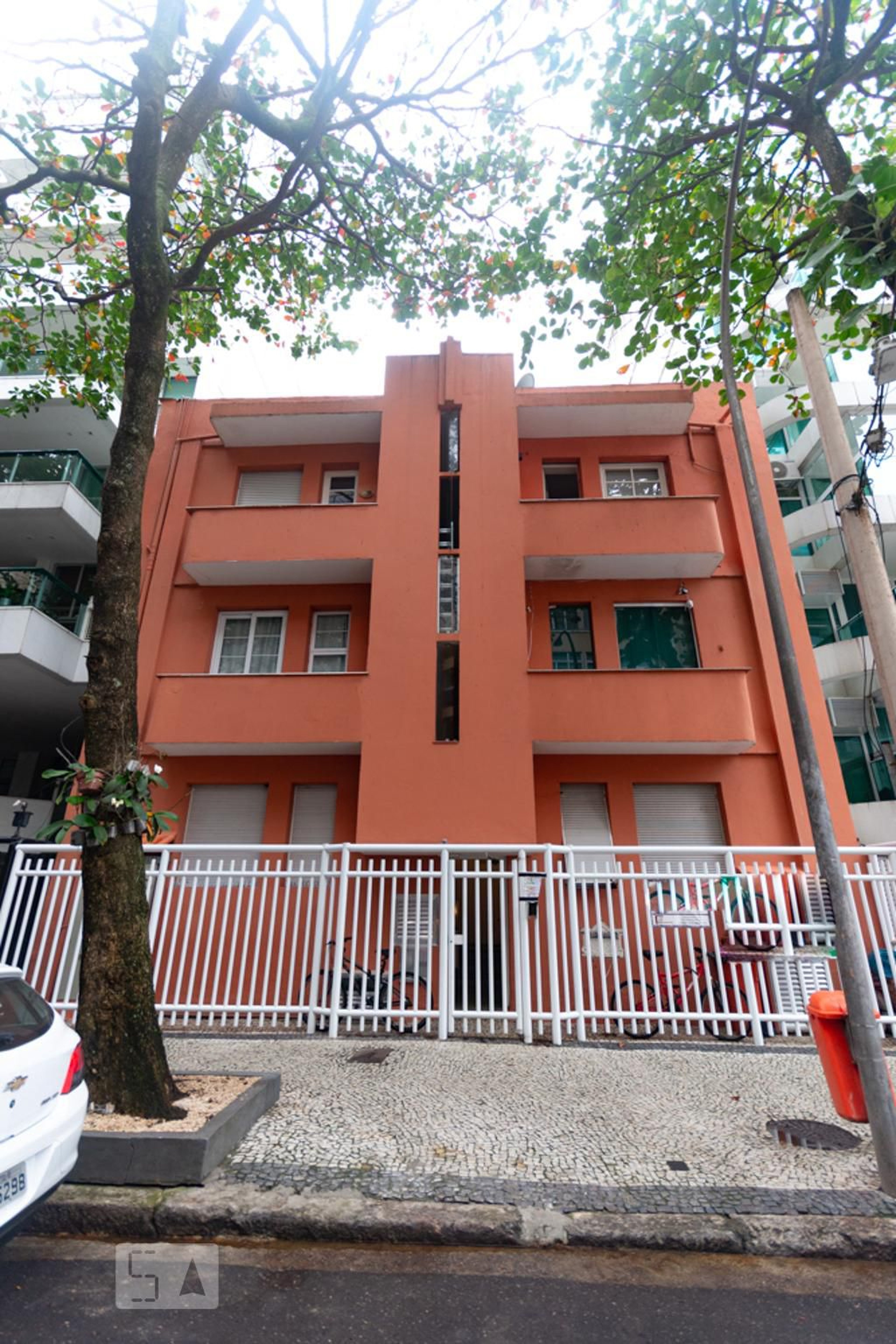 Fachada Condomínio em Rua Rainha Guilhermina, 12