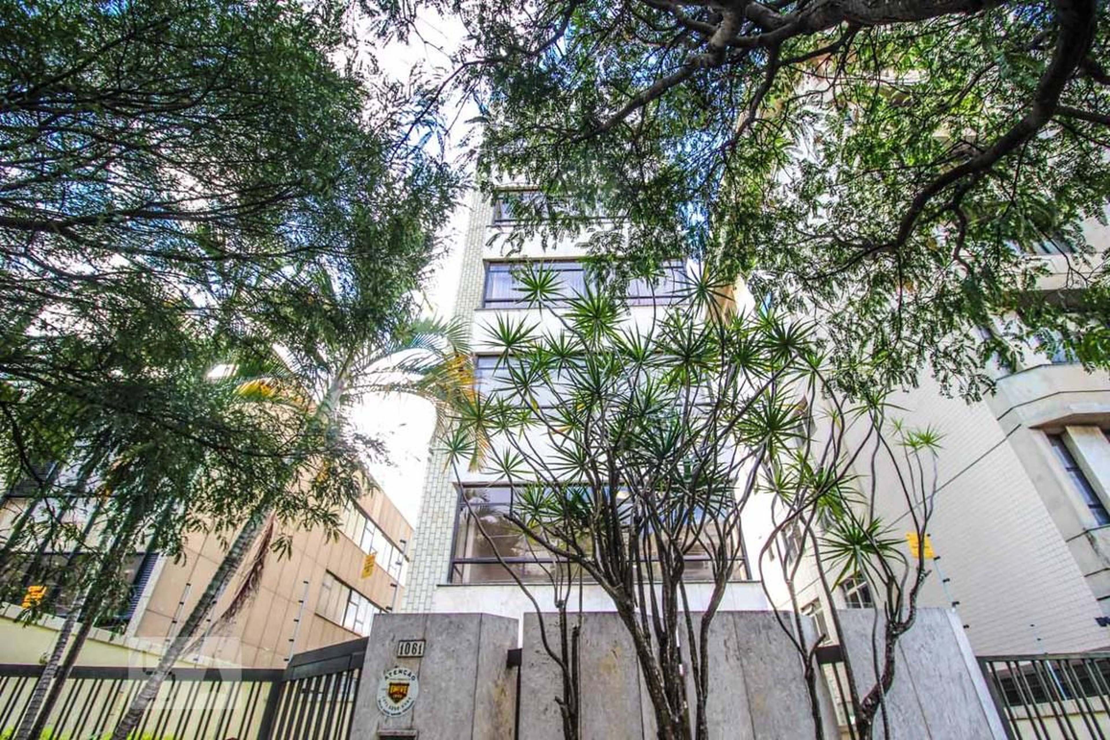 Fachada Condomínio em Avenida dos Bandeirantes, 1061