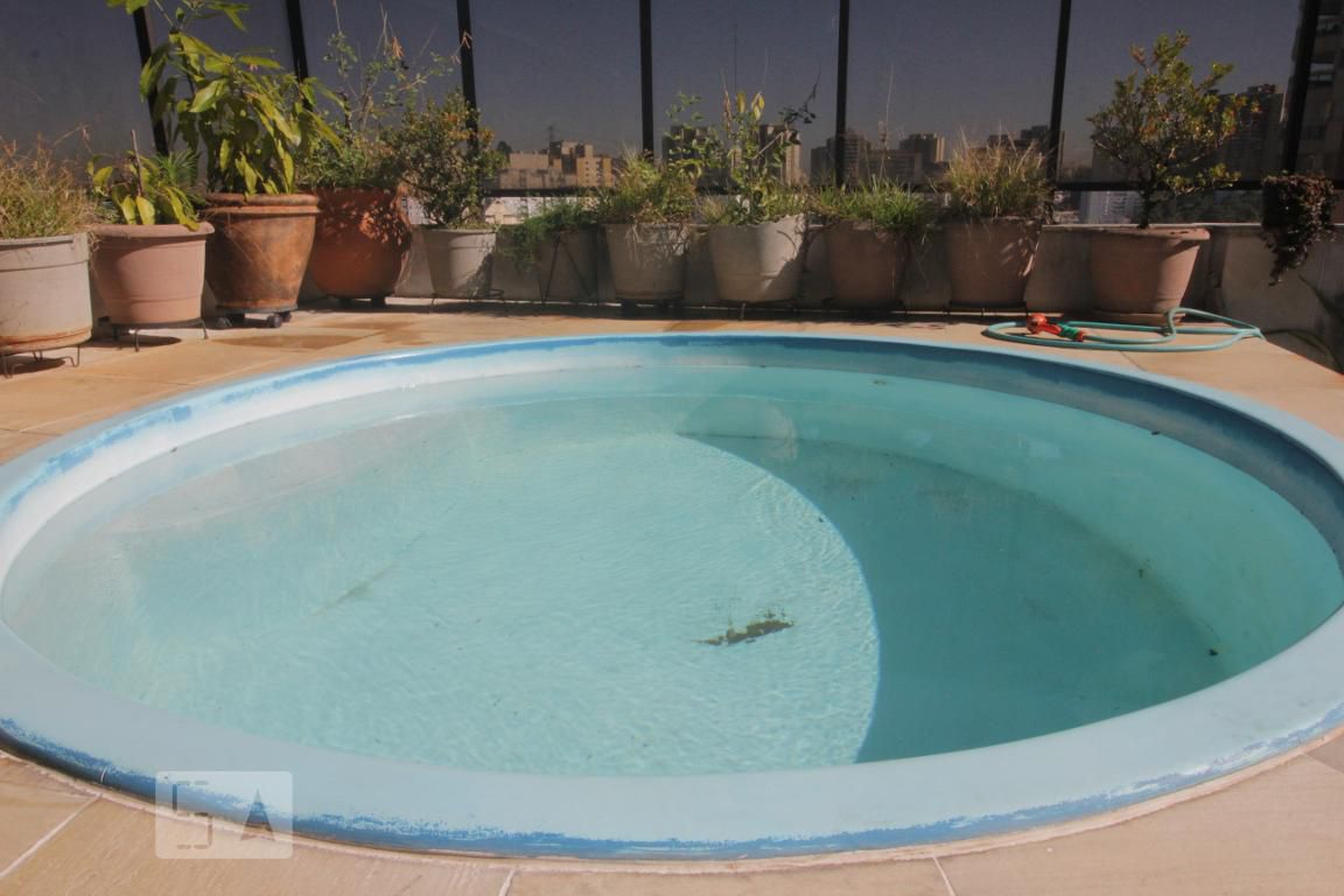 Piscina - Edifício Jardim de Chaumont