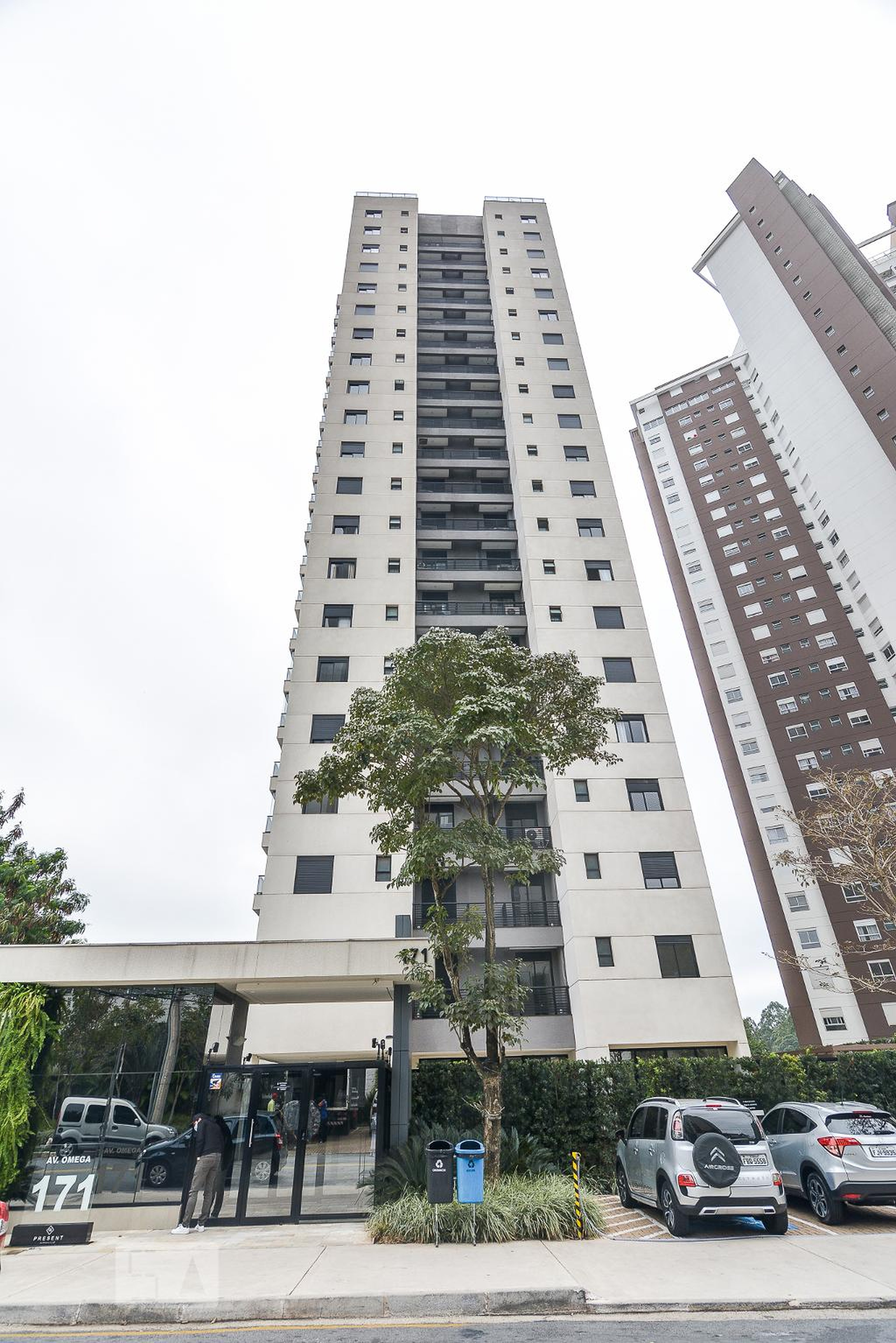 Fachada Condomínio em Avenida Ômega, 717