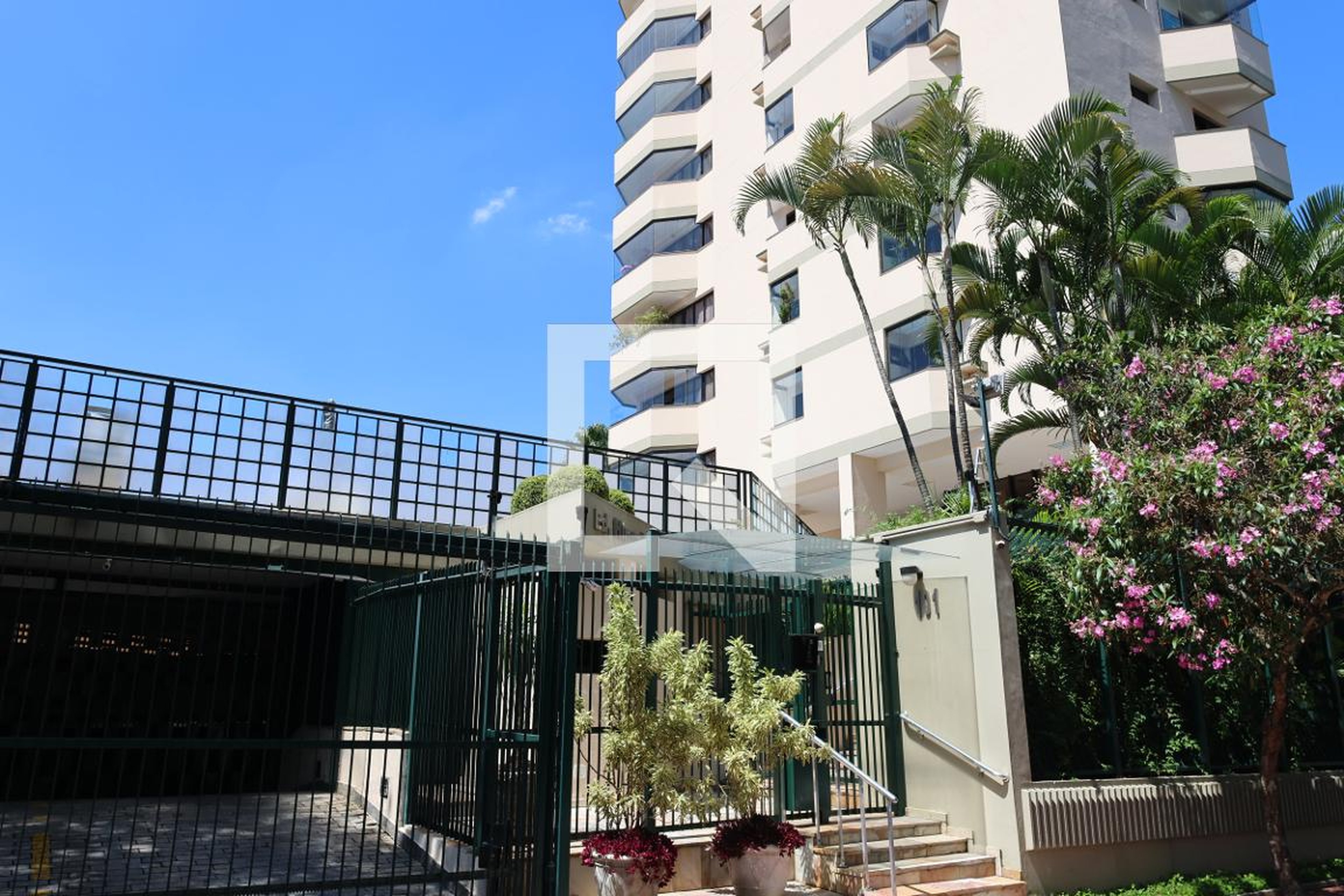 fachada Condomínio Hirondelle