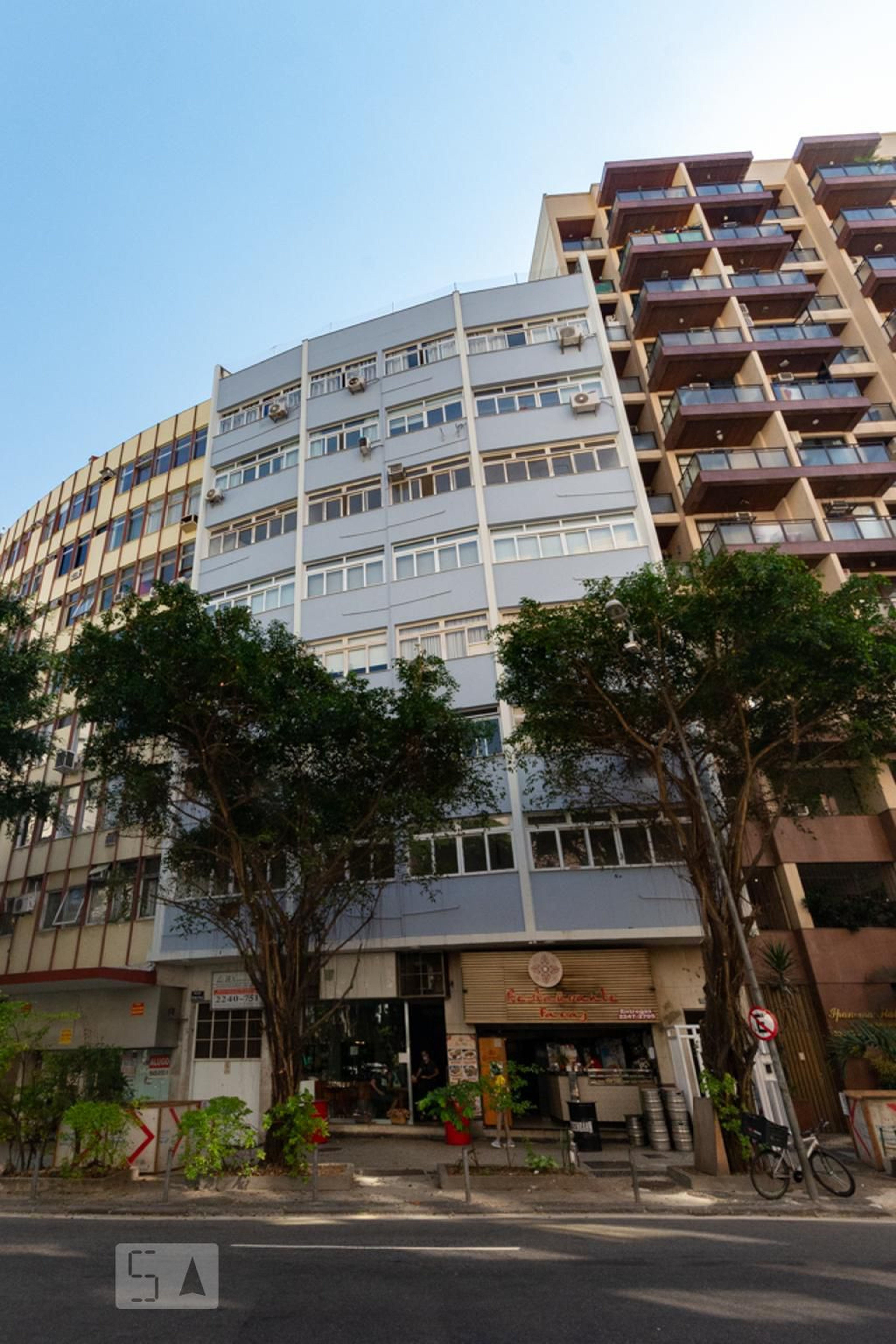 Fachada Condomínio em Rua Gomes Carneiro, 131