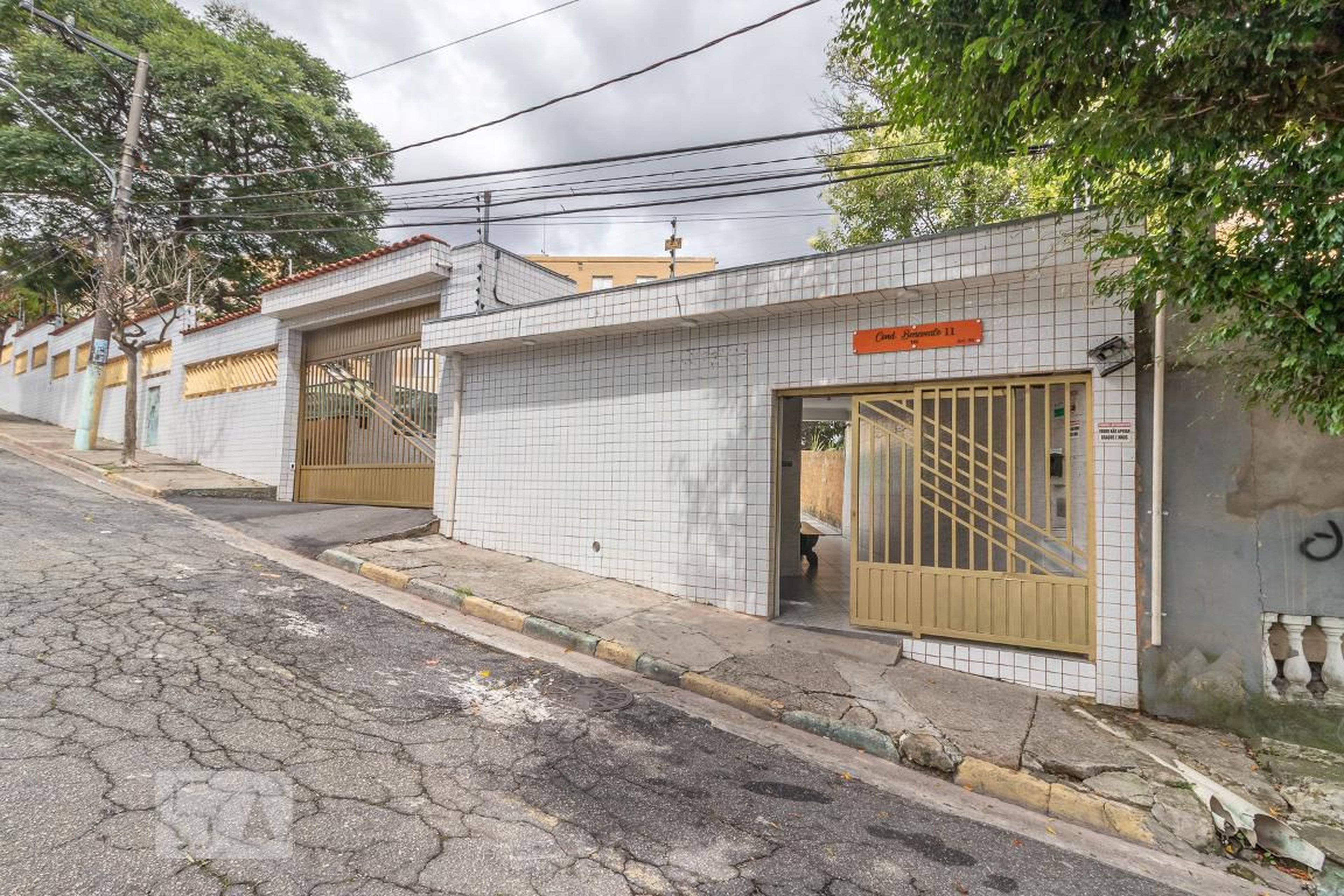 Fachada do Condomínio Condomínio em Rua Davi Banderali, 111